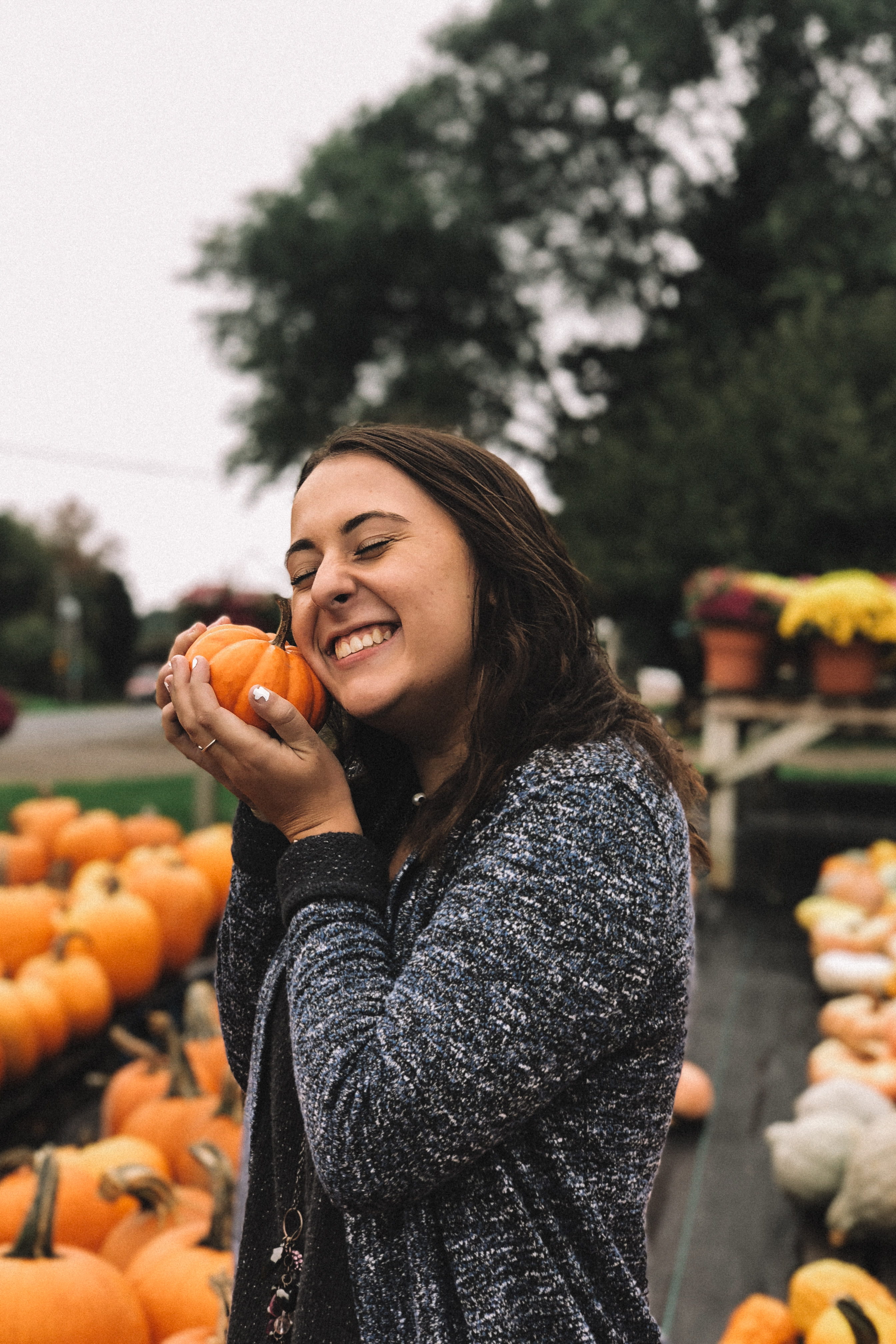 orange, smiling, united states, nature, white, healthy eating, one person, tree, leisure activity, waist up, daytime, pumpkin, wellbeing, produce, outside, Phone HD Wallpaper