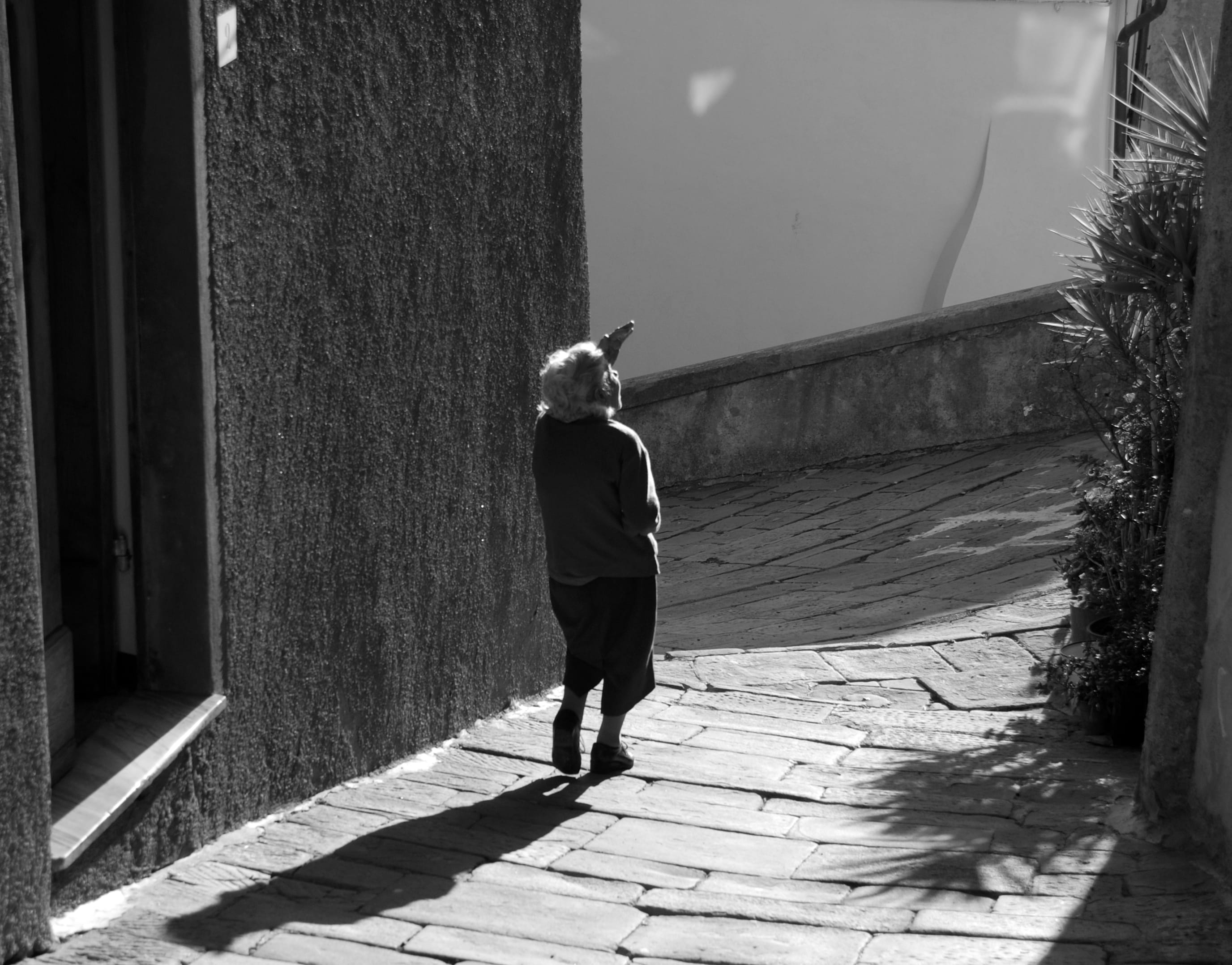 architecture, full length, casual clothing, day, one person, nature, sunlight, lifestyles, alley, footpath, rear view, leisure activity, bandw, building exterior, HD Wallpaper