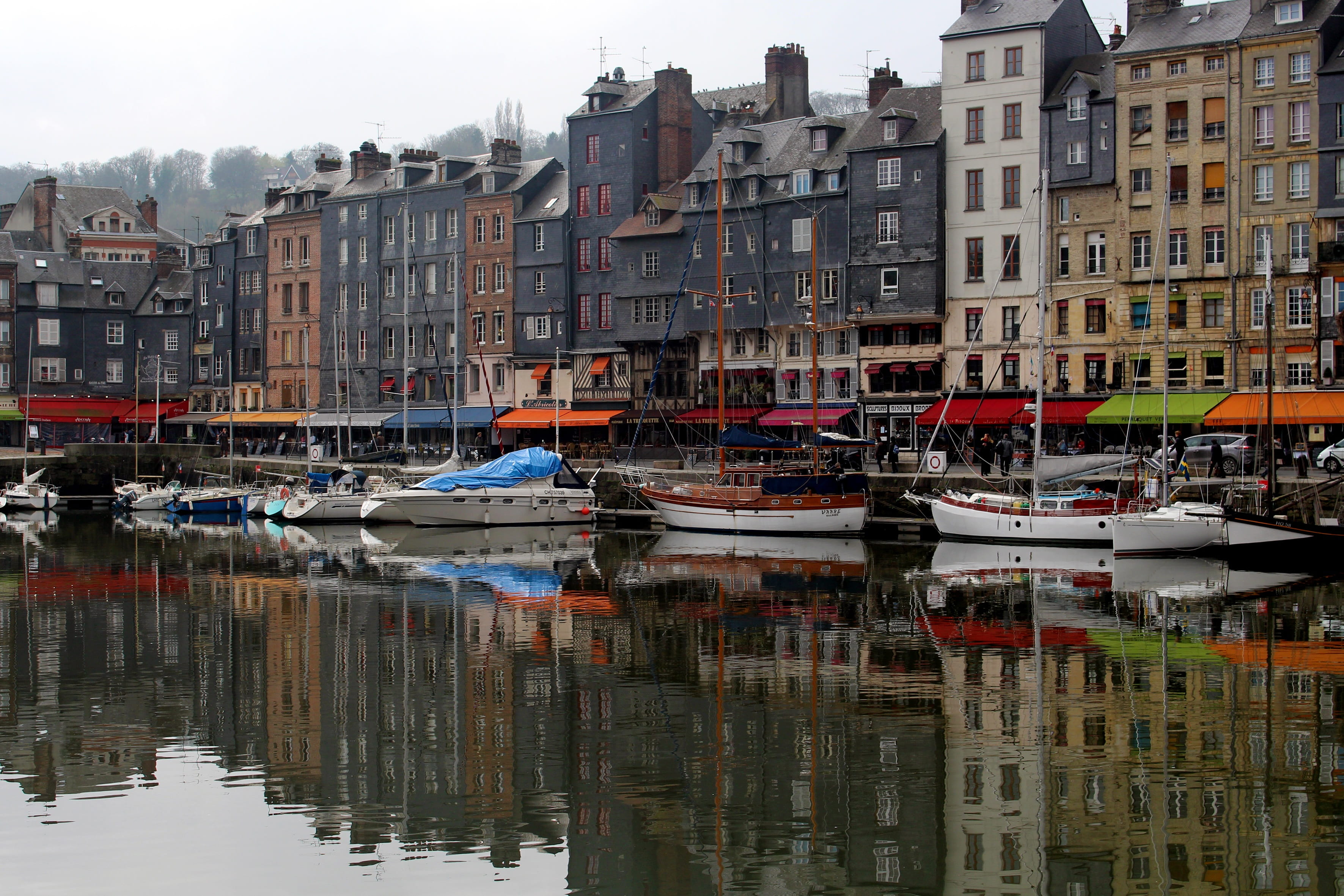 house, nature, row house, nautical vessel, building exterior, day, reflection, window, nostalgia, city, vintage, holiday, moored, passenger craft, canal, HD Wallpaper