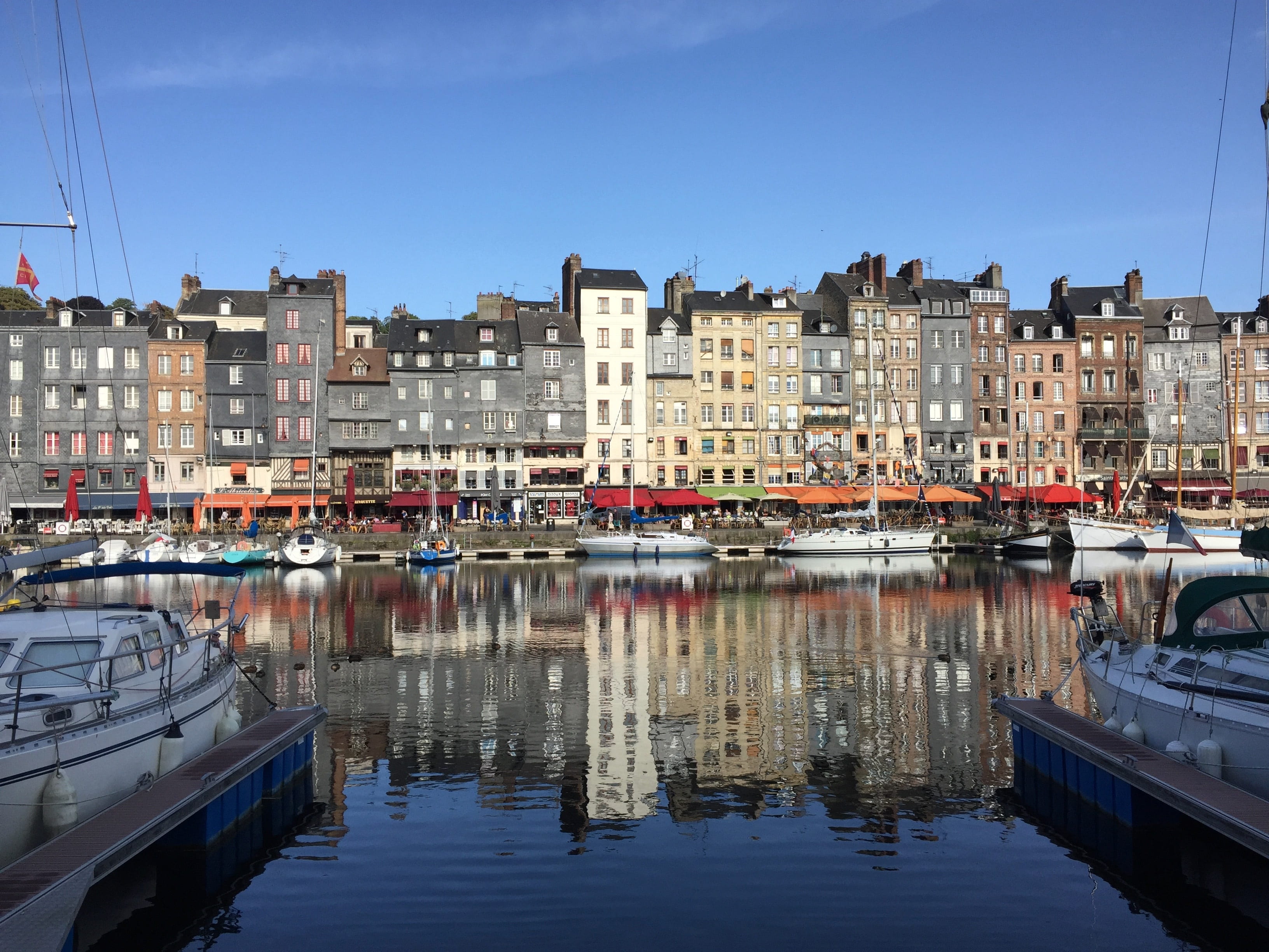 yacht, clear sky, sky, passenger craft, moored, building exterior, river, outdoors, waterfront, nature, france, water, body of water, honfleur, 2K, sea, HD Wallpaper