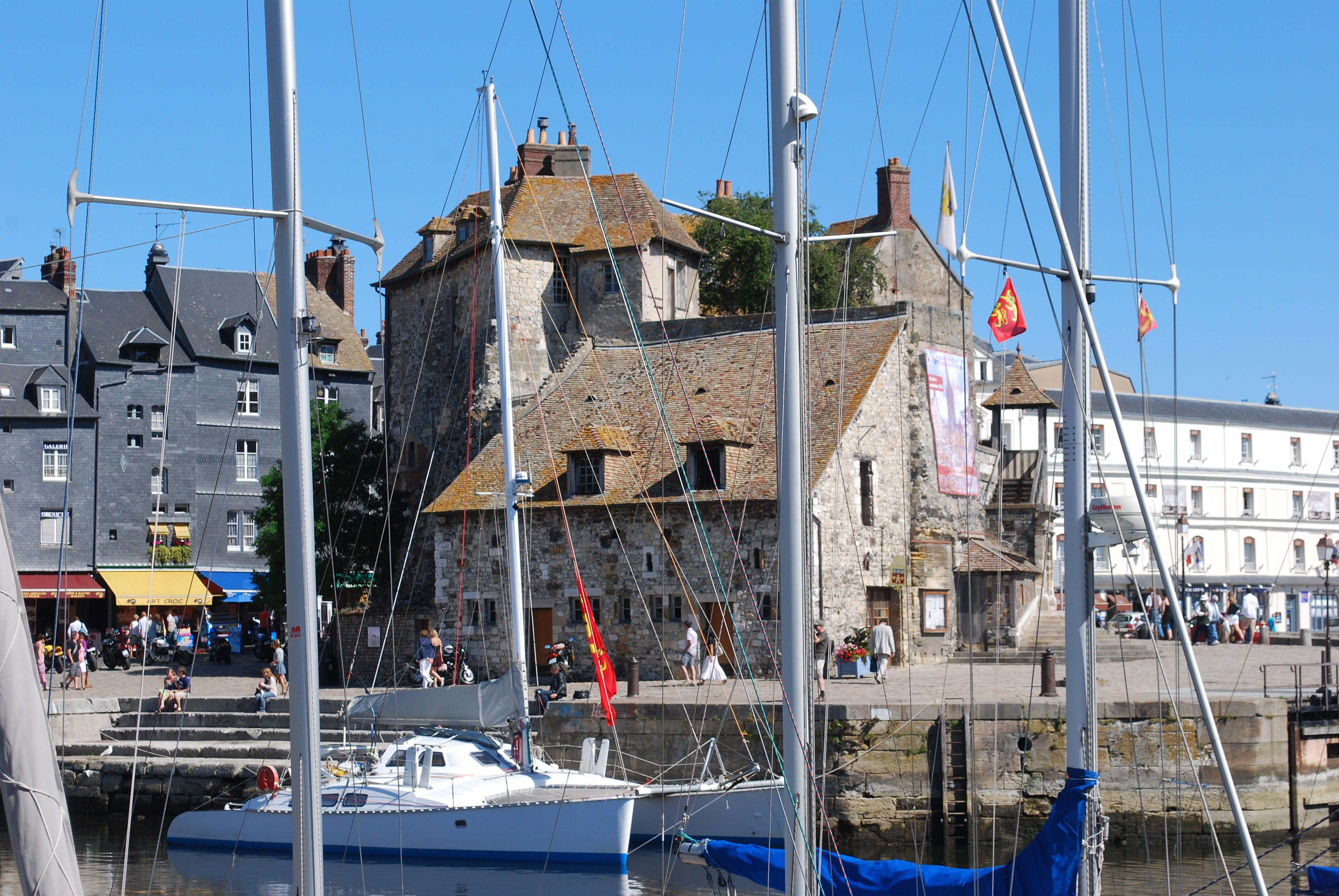 nautical vessel, outdoors, incidental people, building, browse, water, sea, port, sailboat, clear sky, wooden post, sails, honfleur, canal, rigging, pulleys, HD Wallpaper