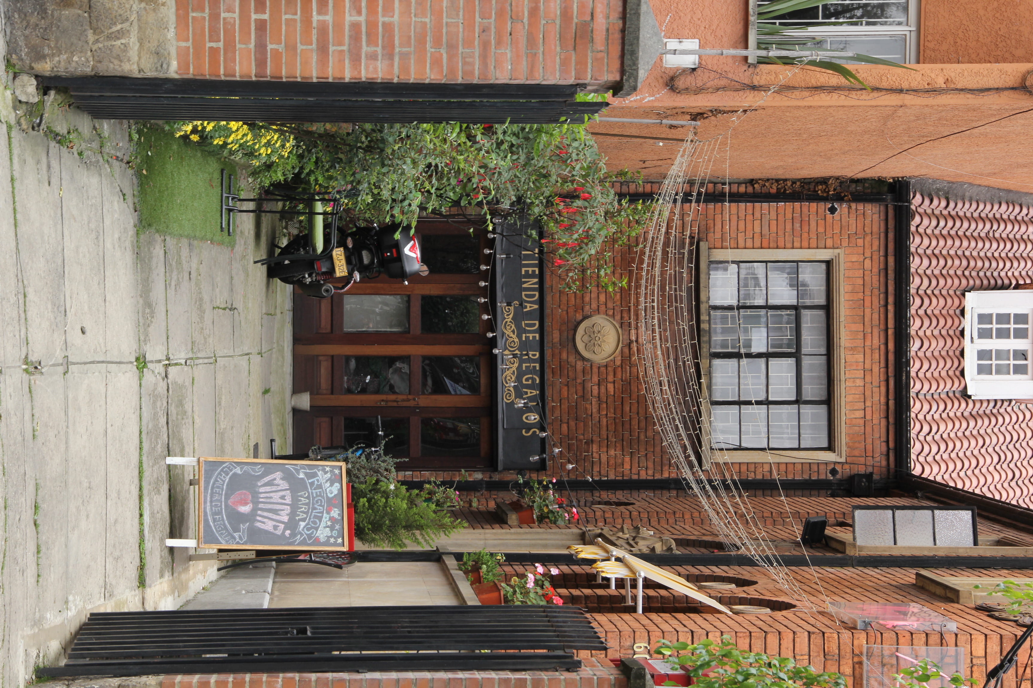 built structure, bogotá, house, vertical, day, urbano, city, foto, script, text, paisaje, plant, sign, information, 2K, residential district, restaurante, HD Wallpaper