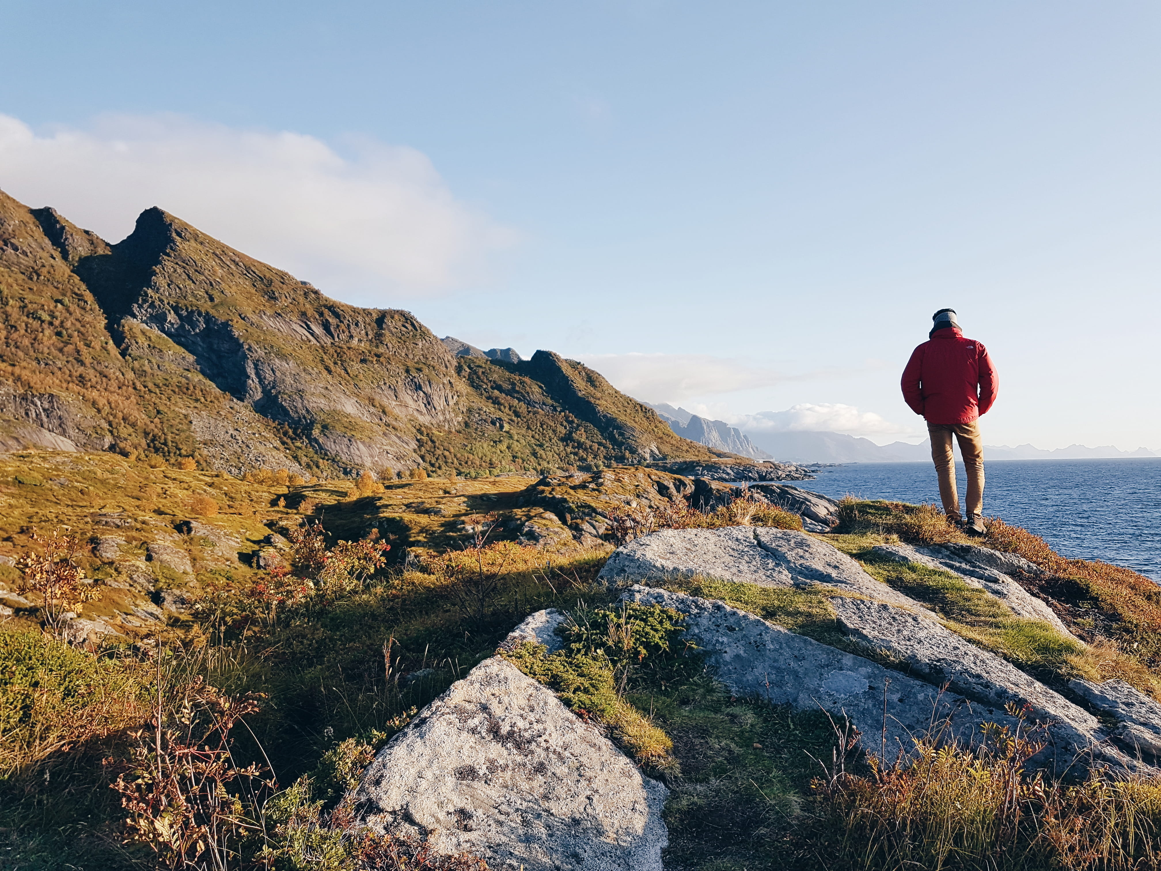 rear view, noruega, standing, outdoors, tranquility, one person, sky, views, formation, lofoten, beauty in nature, lifestyles, rock, full length, idyllic, HD Wallpaper