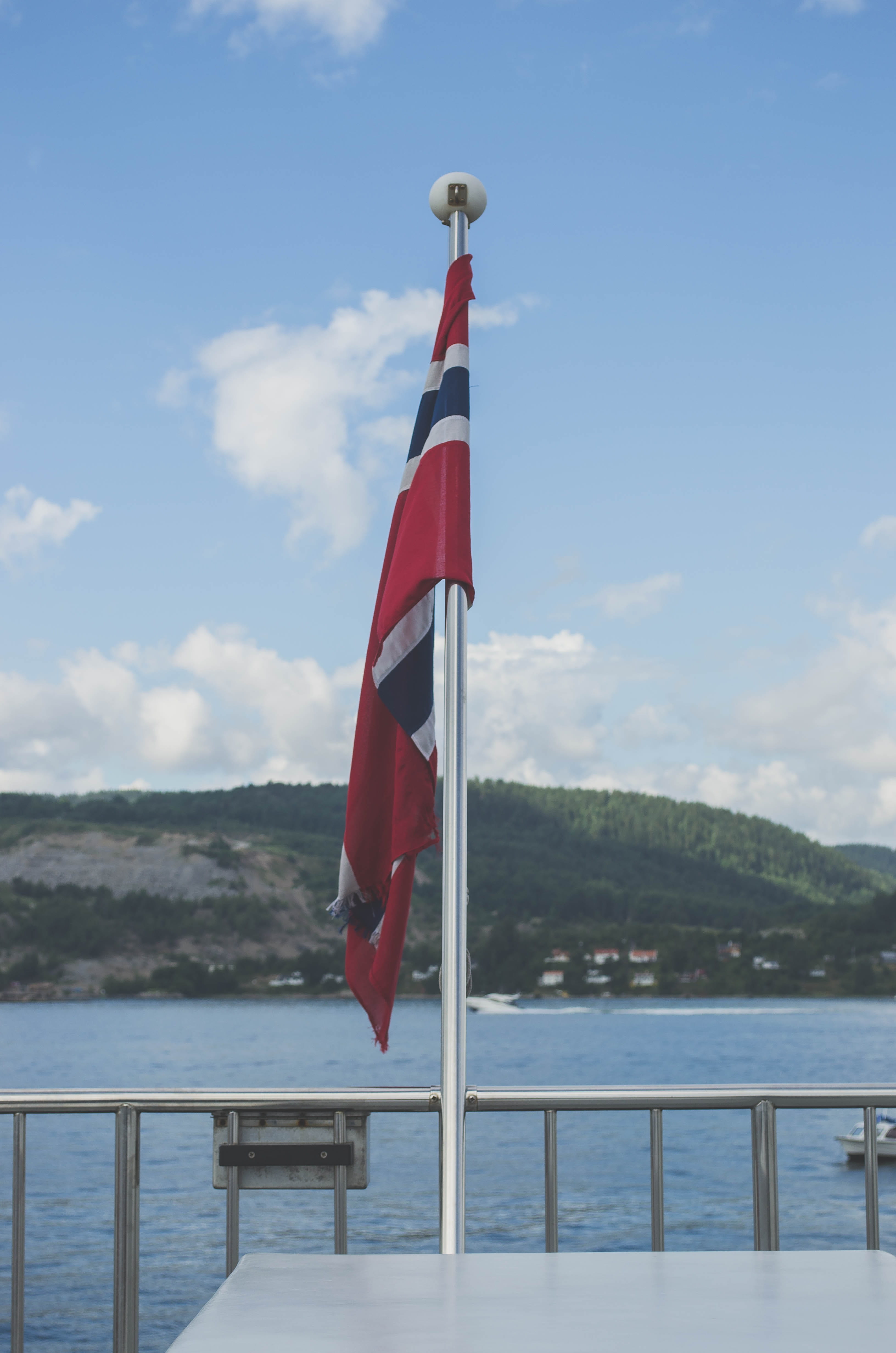 outdoors, flag, beauty in nature, noruega, 4K, sea, red, scenics - nature, cloud - sky, no people, norwey, safety, water, patriotism, day, mountain, railing, Phone HD Wallpaper