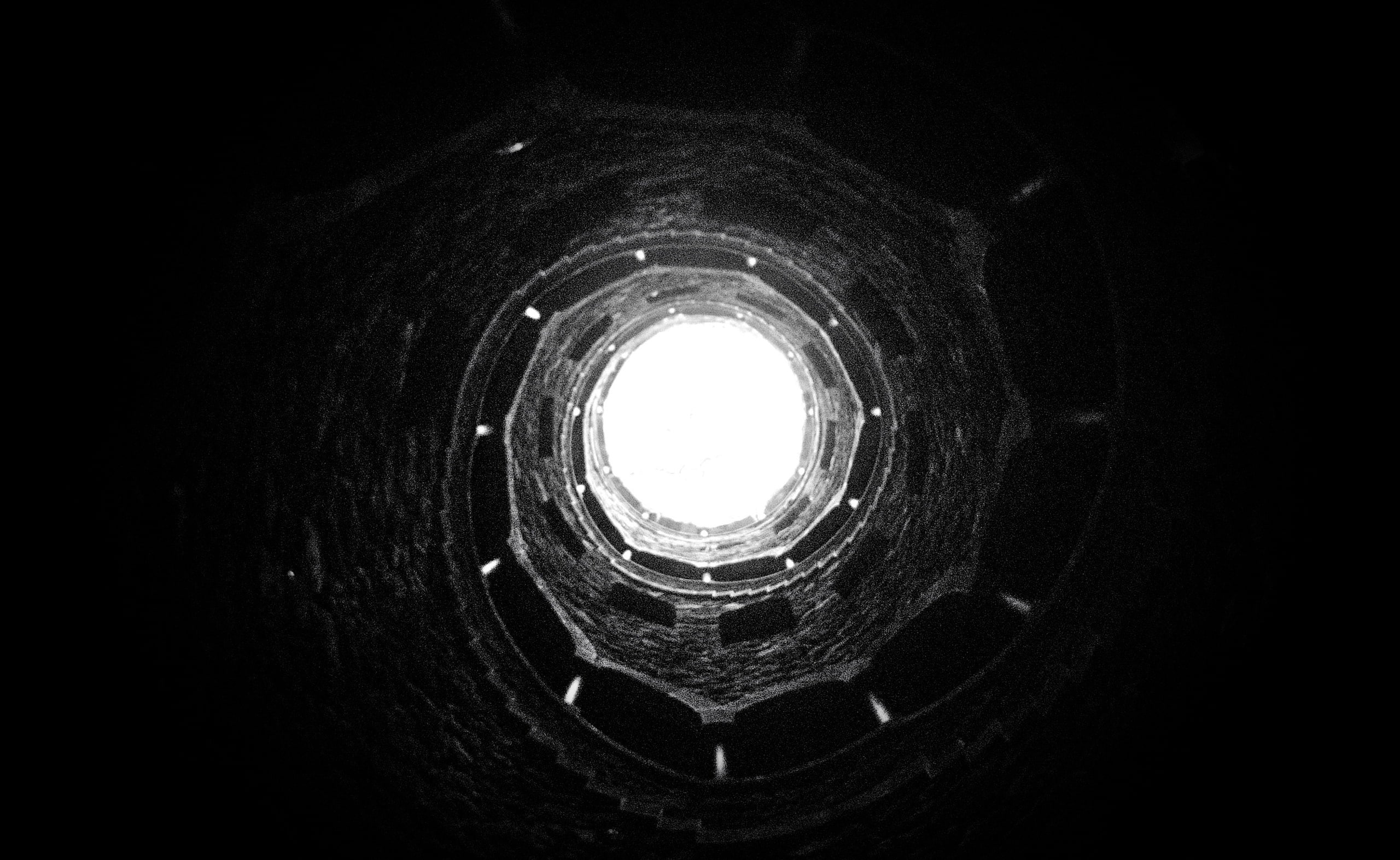 day, Black and White, tunnel, da, sintra, no people, regaleira, quinta da regaleira, clear sky, sky, quinta, 2K, design, pattern, architecture, history, HD Wallpaper