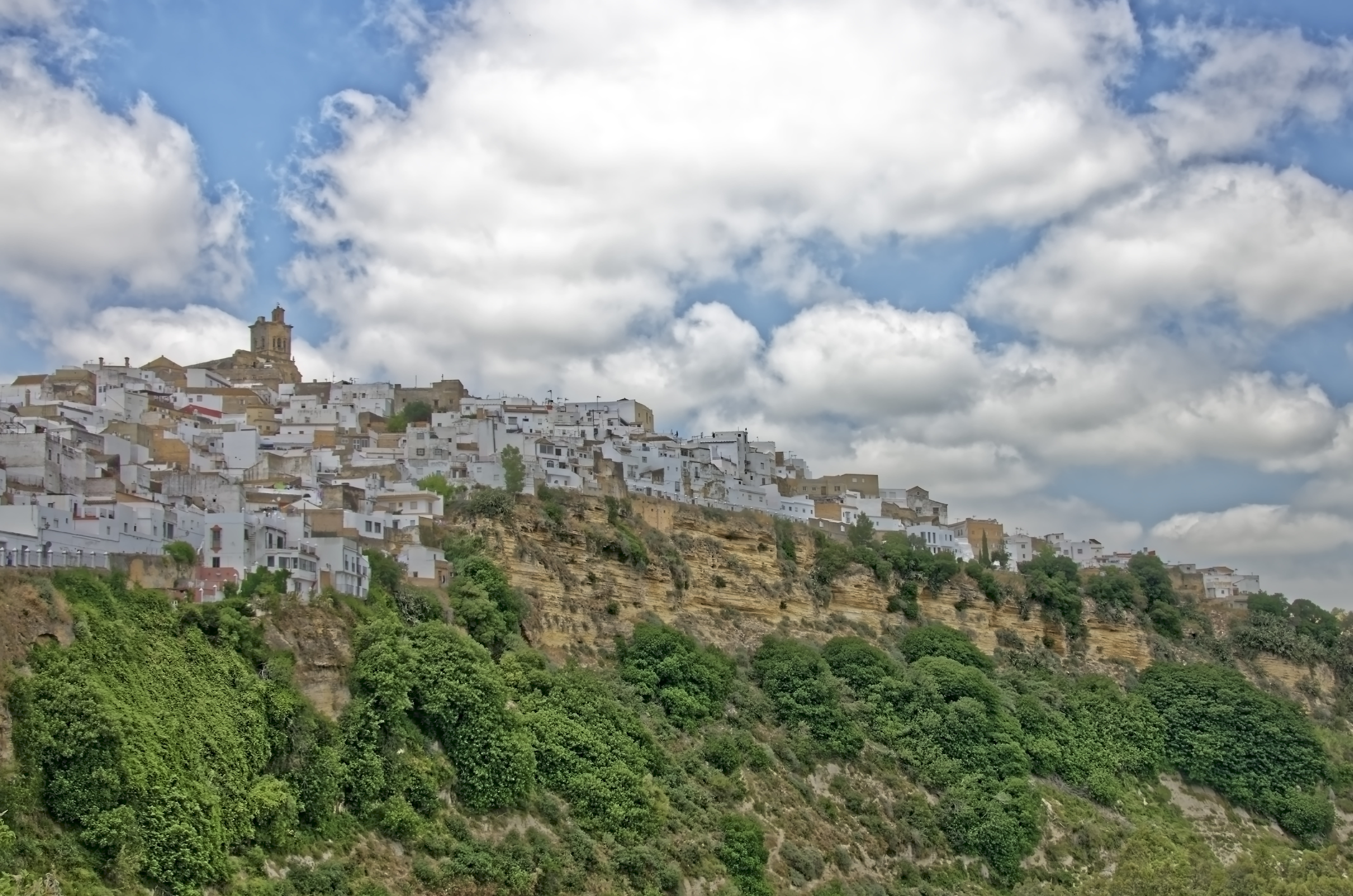 history, cloud - sky, green color, no people, city, architecture, tree, growth, the past, land, residential district, outdoors, andalusia, sky, arcos de la frontera, HD Wallpaper