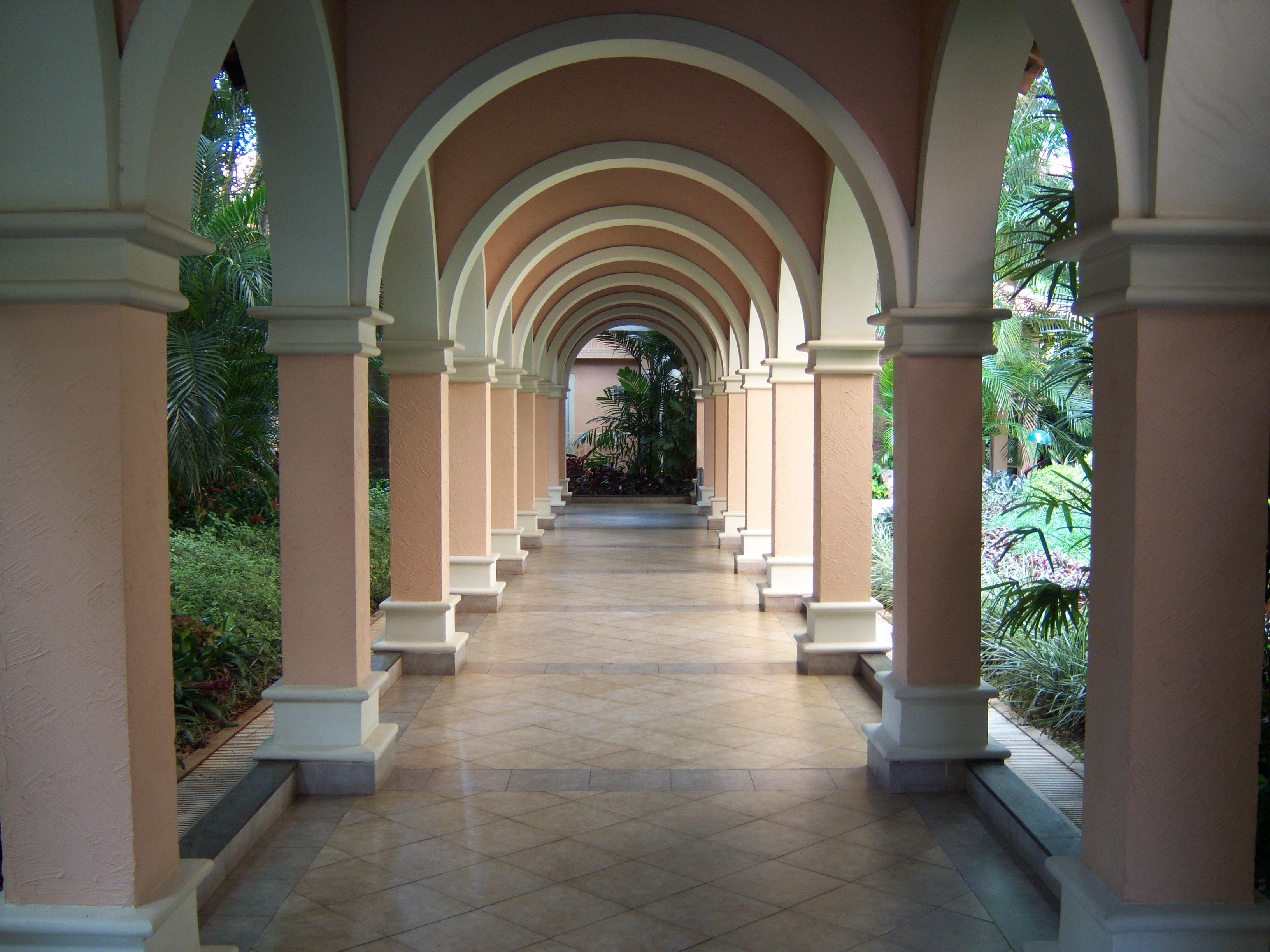 tiled floor, arcade, outdoors, Arcos, colonnade, direction, flooring, Royal Palms, building, the way forward, arched, built structure, diminishing perspective, HD Wallpaper