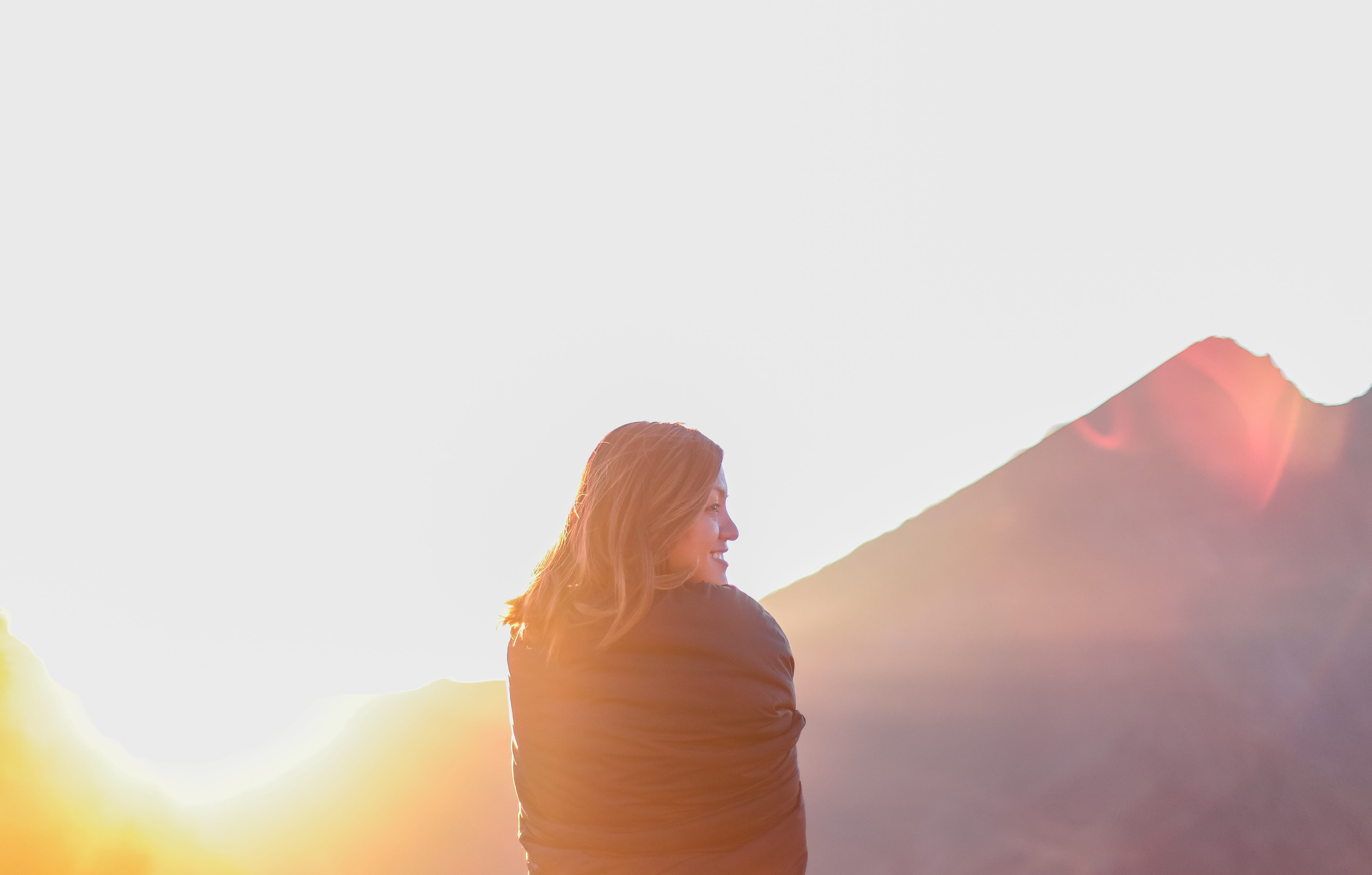 young Women, standing, outdoors, 5K, heterosexual Couple, cheerful, sky, adults Only, smiling, waist up, nature, mountain, love, relaxation, one person, HD Wallpaper