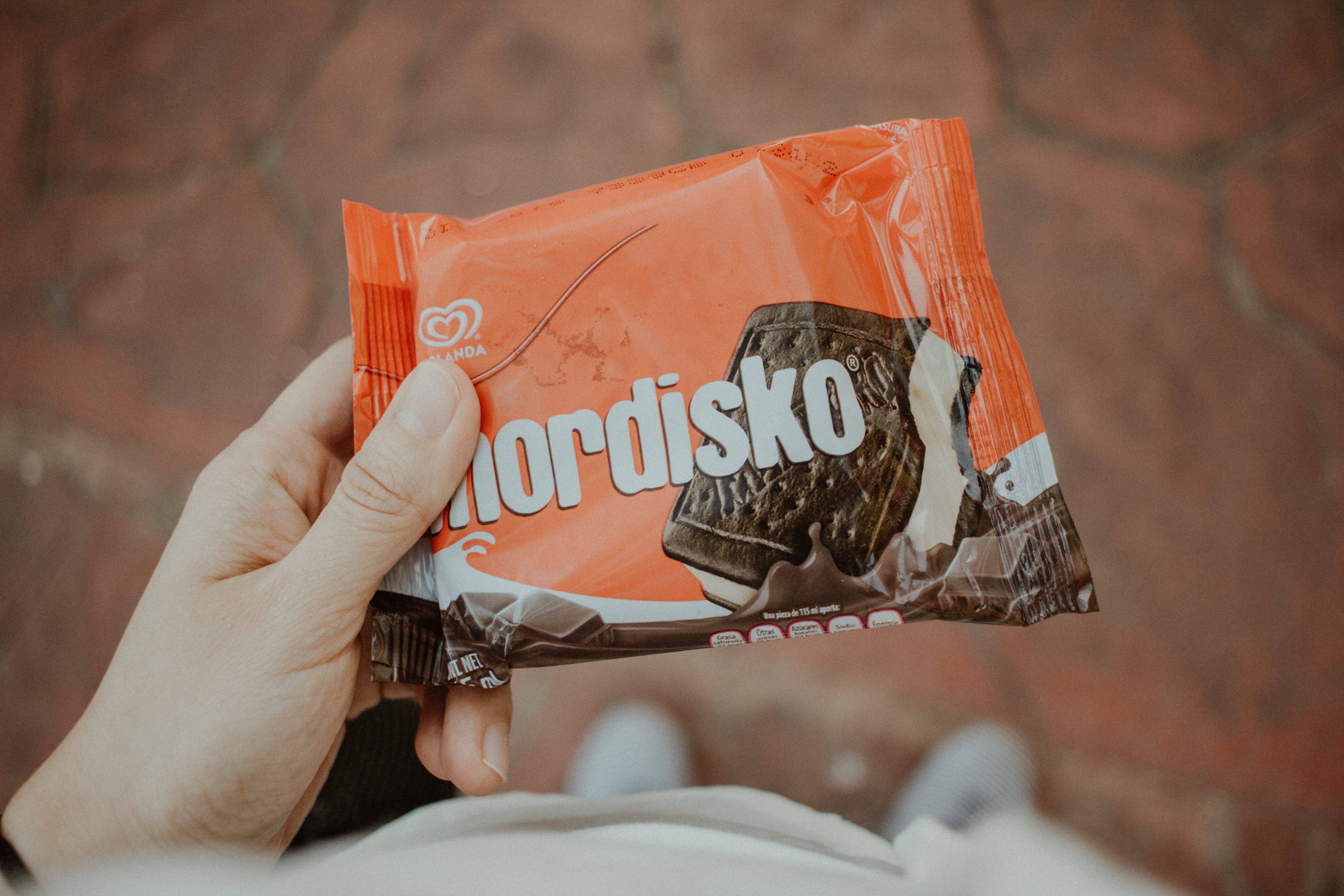 human body part, icecream, mexico, focus on foreground, message, sweets, holding, one person, postre, biscuit, ice cream, nordisko, real people, human limb, HD Wallpaper