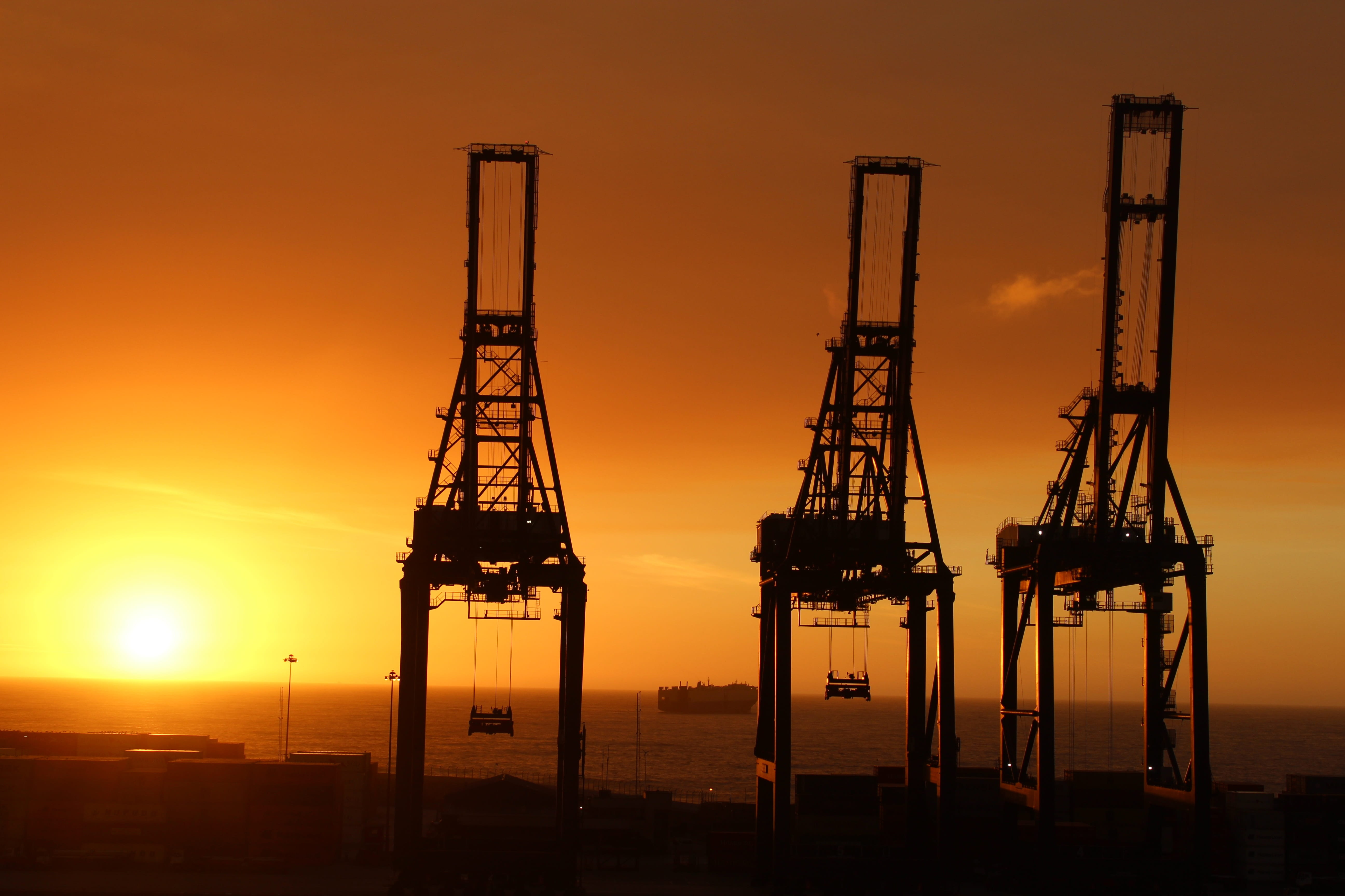 cranes, port, silhouette, shadows, sunset, harbor, water, 5K, orange color, shipping, architecture, machinery, sun, industry, sea, por, alloy, pier, business, HD Wallpaper