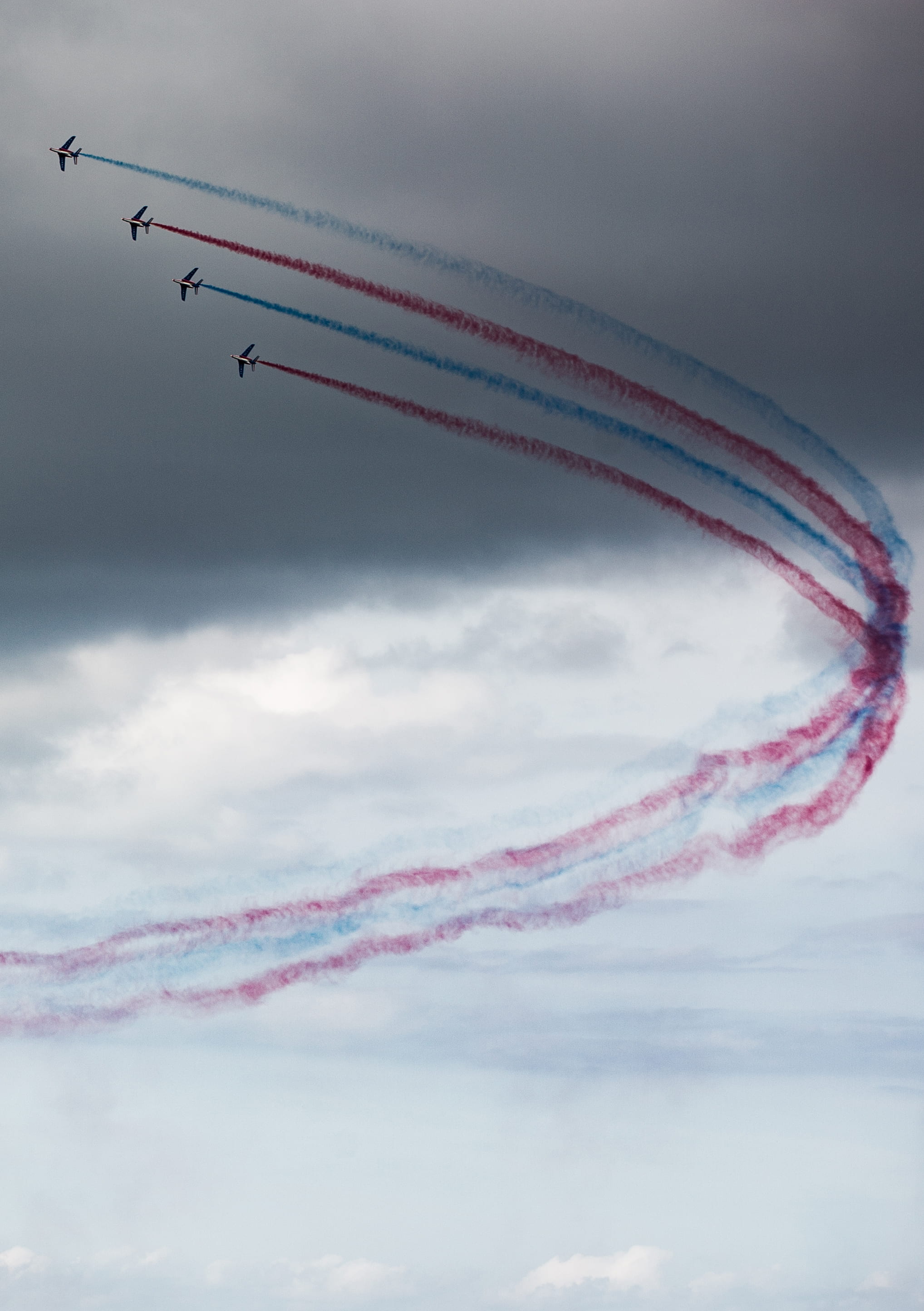 nature, independence, aircraft, fighter plane, air vehicle, vapor trail, cloud - sky, teamwork, exhibition, transportation, smoke - physical structure, Phone HD Wallpaper
