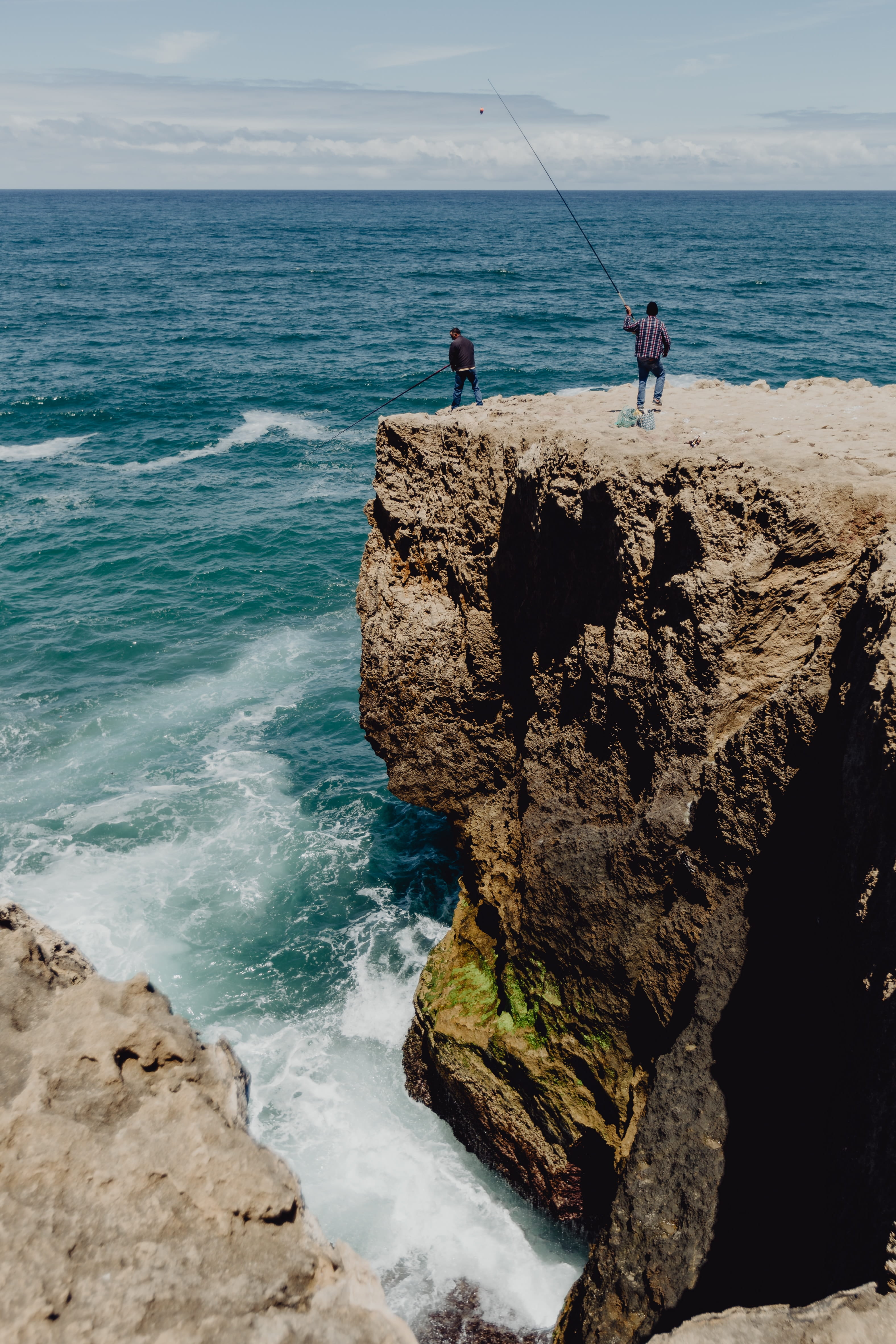travel, ocean, water, rock formation, beach, da, real people, algarve, rock - object, sky, praia, sea, atlantic, horizon over water, beauty in nature, outdoors, Phone HD Wallpaper