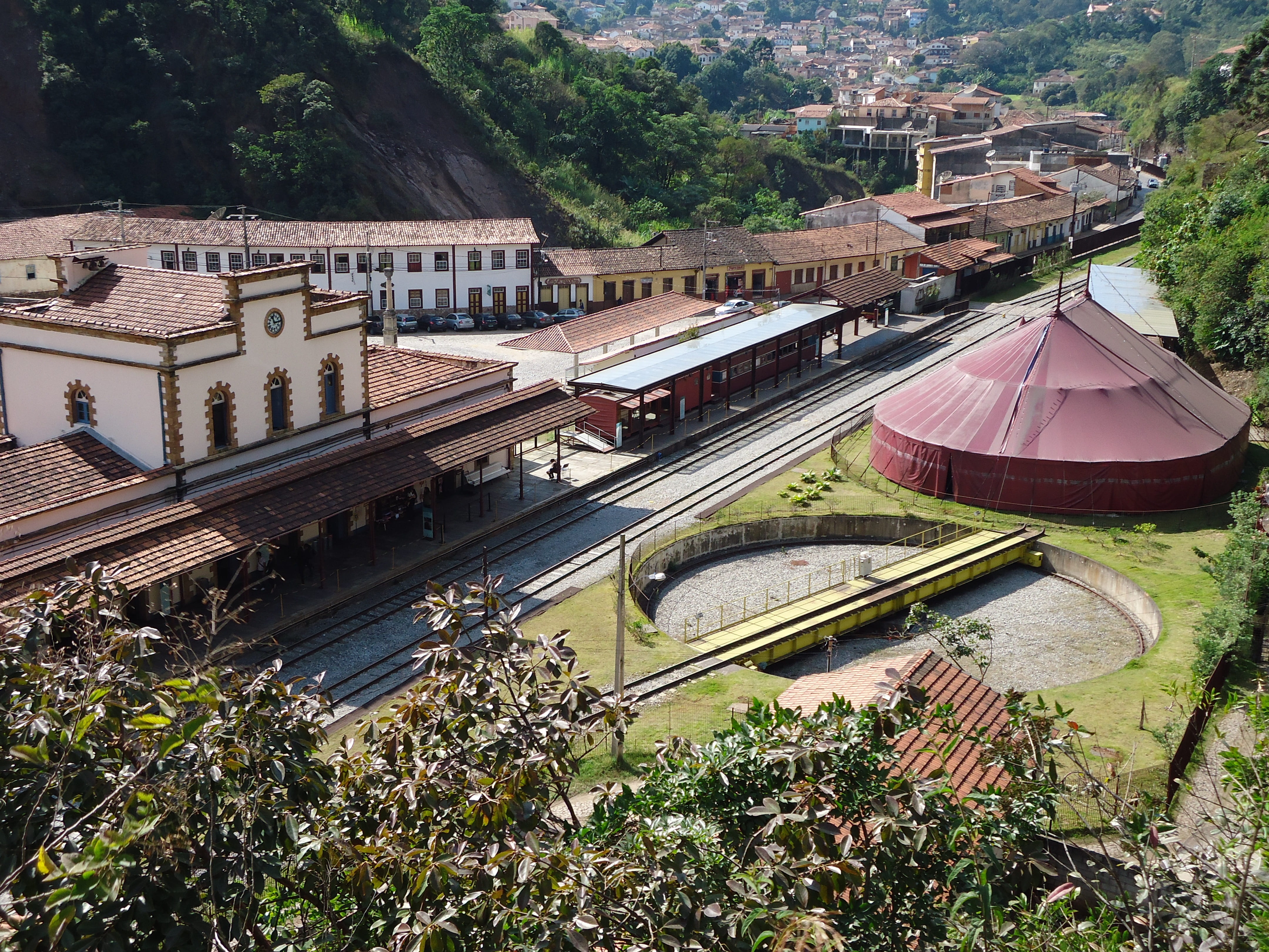 no people, built structure, preto, building exterior, brasil, nature, tree, roof tile, ouro preto, colonial, growth, outdoors, brazilian, high angle view, HD Wallpaper