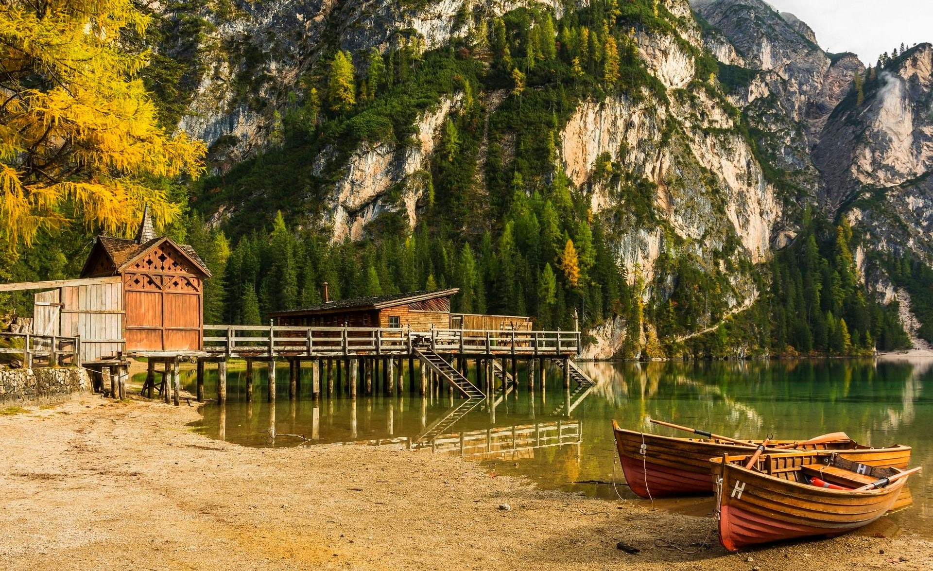 nature, beauty in nature, Italy, outdoors, lake, mode of transportation, built structure, mountain, cliff, water, day, tranquility, mountains, trees, tree, HD Wallpaper