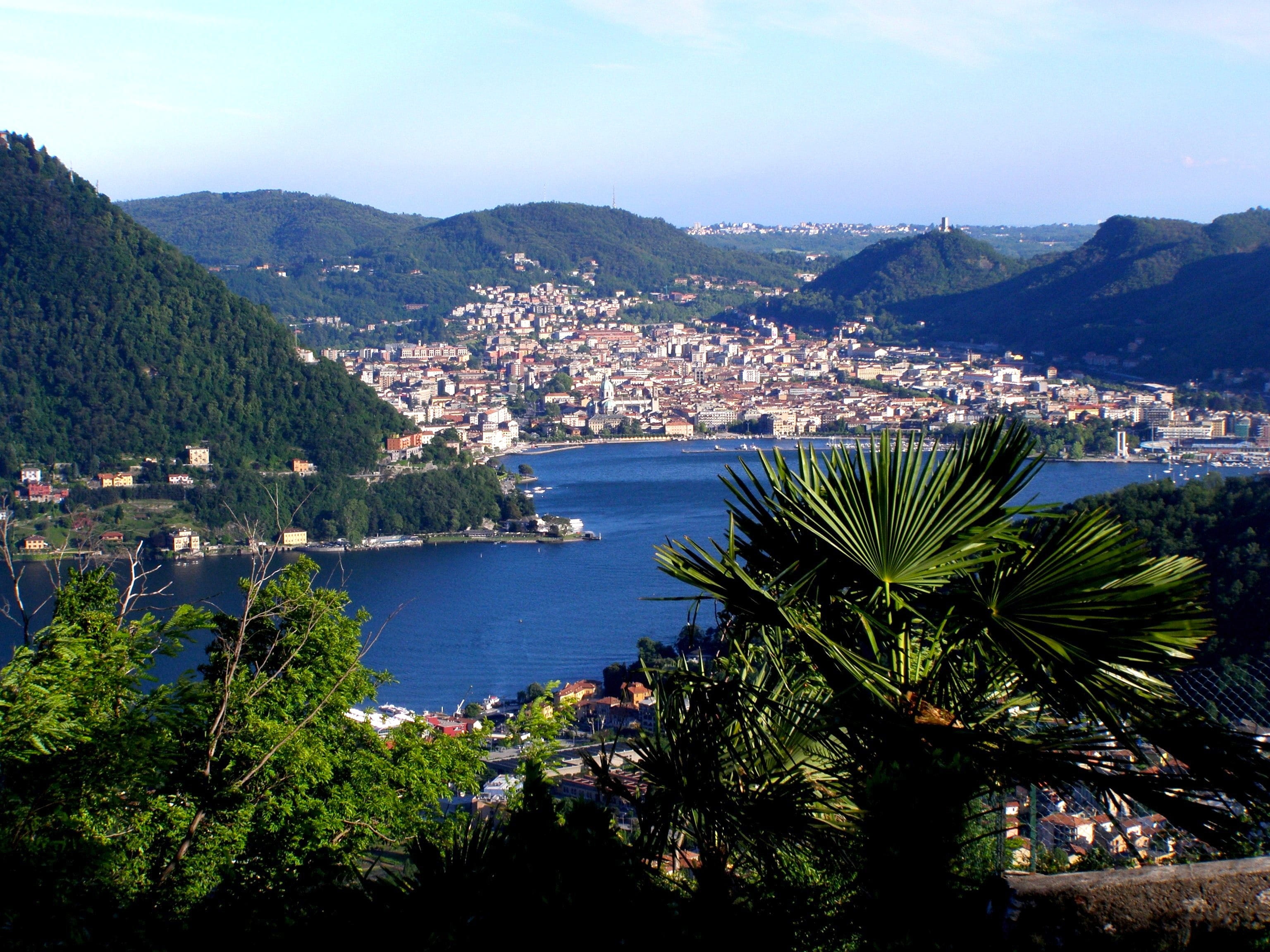 cityscape, boats, City, destinations, 2K, high angle view, day, scenery, Lake Como, sea, outdoors, water, italy, residential district, tree, travel destinations, HD Wallpaper
