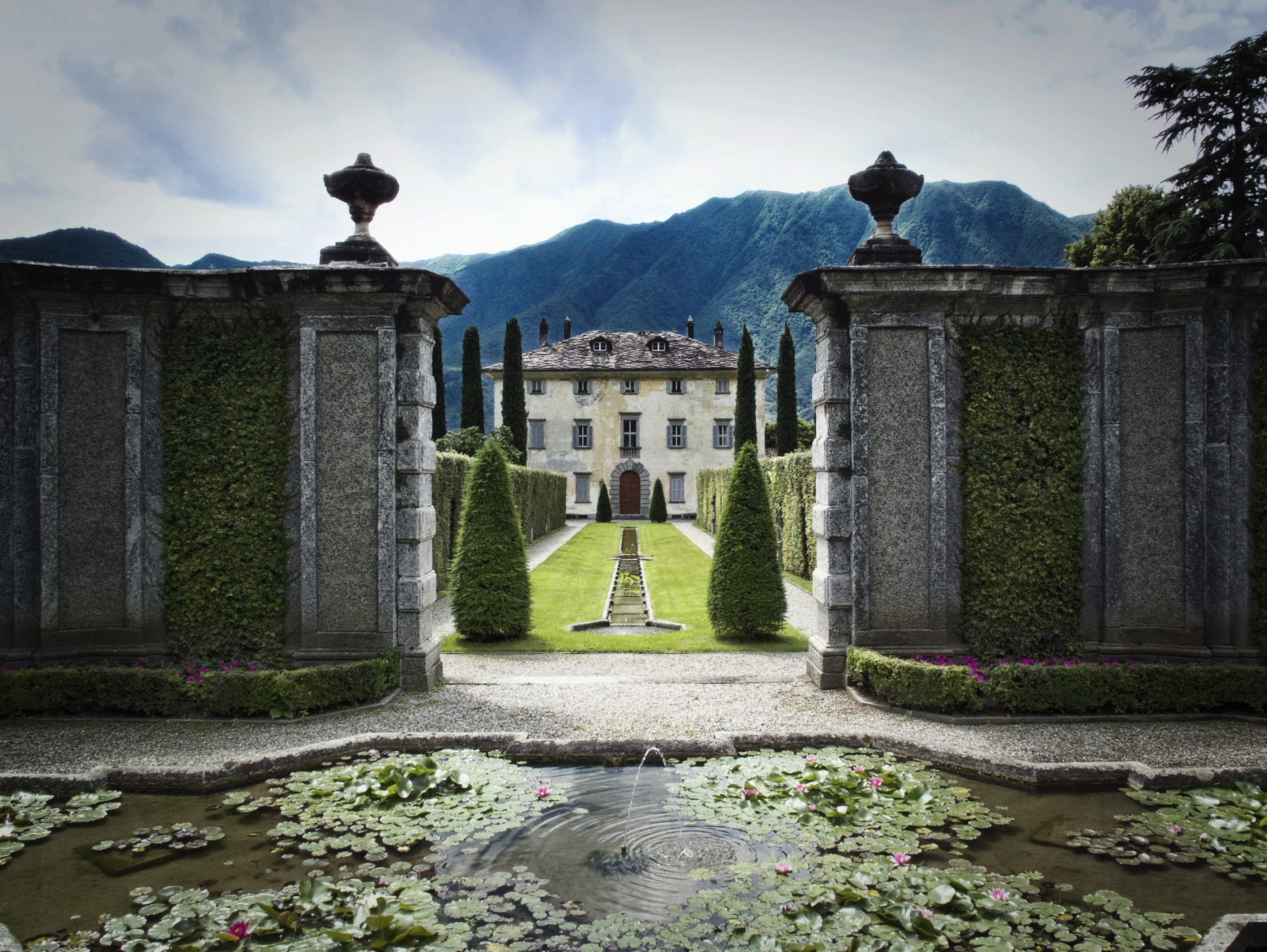 building exterior, building, religion, history, belief, house, nature, mountain, lago di como, the past, plant, tree, palace, built structure, water, outdoors, HD Wallpaper