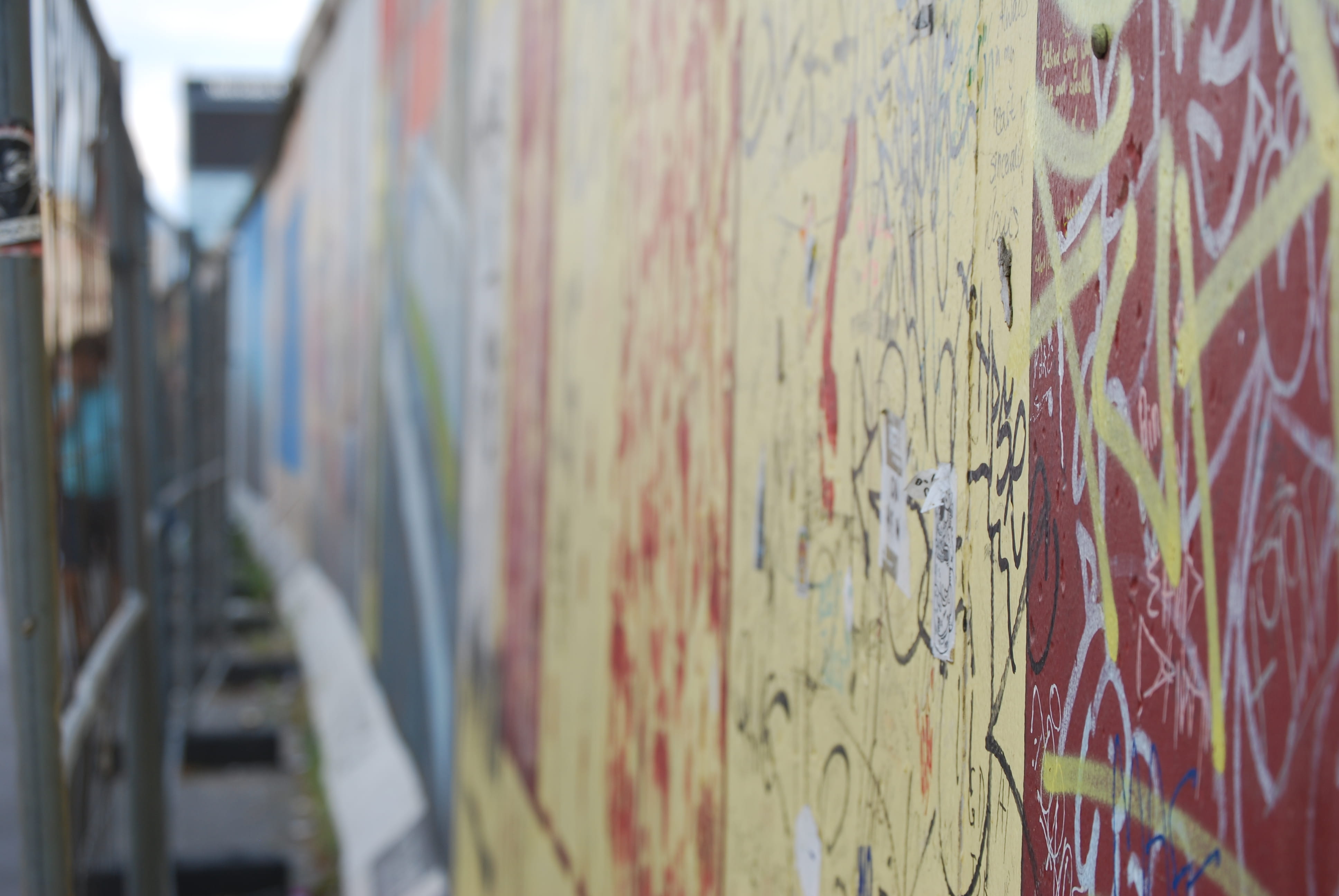 outdoors, erasmus, libertad, berlin, wall, 4K, wall - building feature, architecture, alley, detalle, creativity, building exterior, focus on foreground, HD Wallpaper