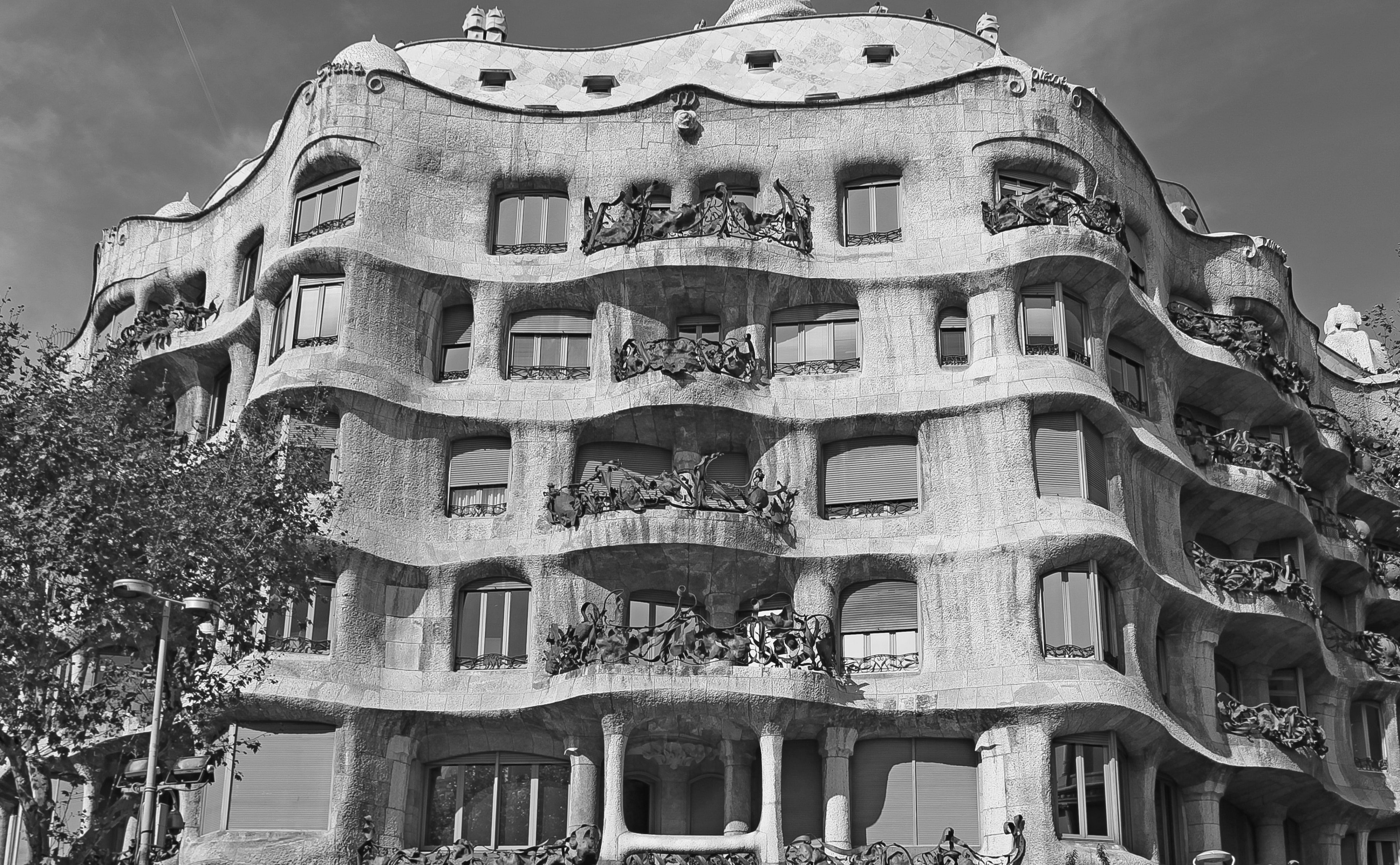 gaudi, lexample, antonigaudi, Spain, passeig, lapedrera, casa, gracia, 4K, Europe, passeigdegracia, black, espana, white, Mila, barcelona, pedrera, casamila, HD Wallpaper