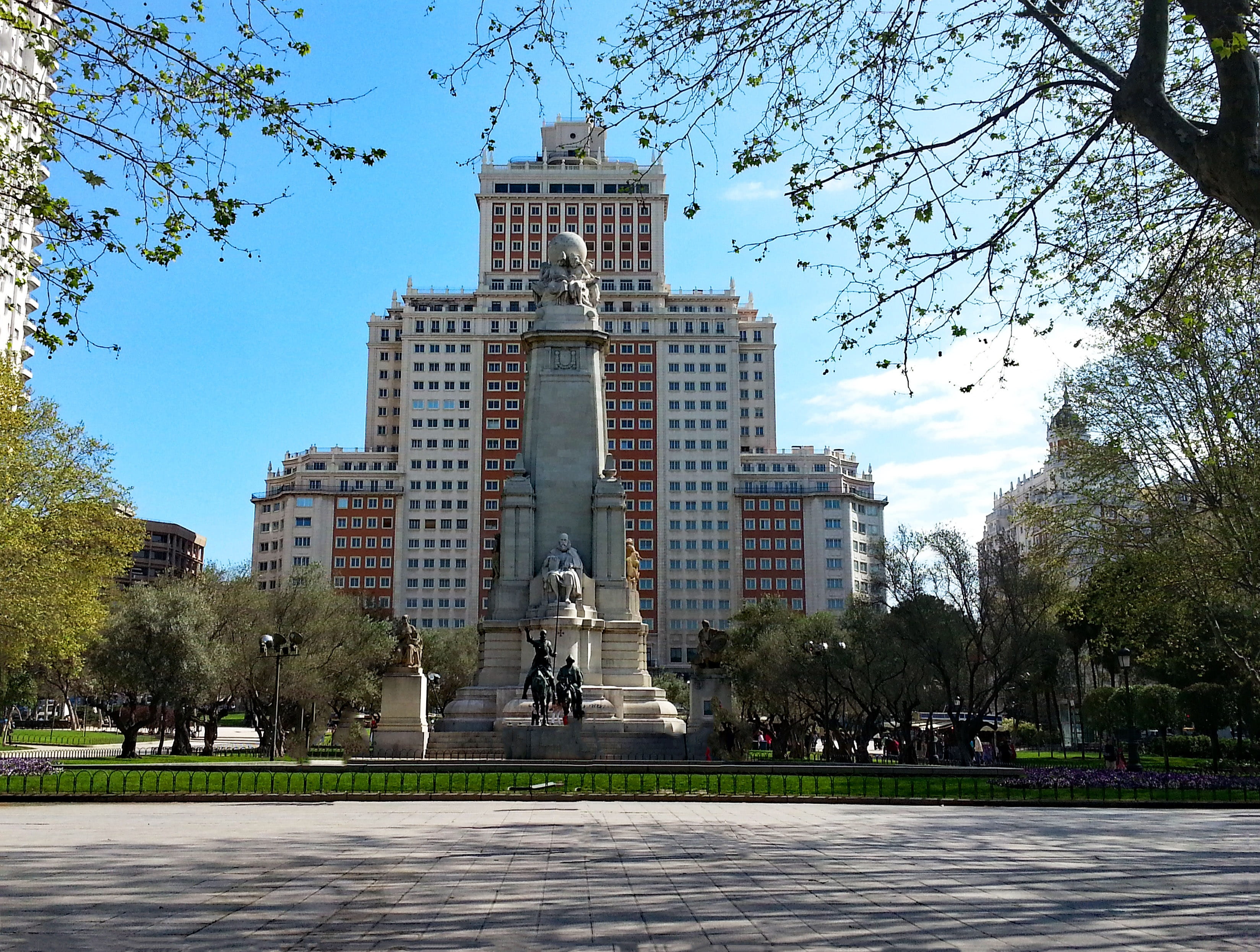 architecture, human representation, skyscraper, tree, nature, built structure, plant, places of interest, art and craft, Spain, famous Place, uSA, travel destinations, HD Wallpaper