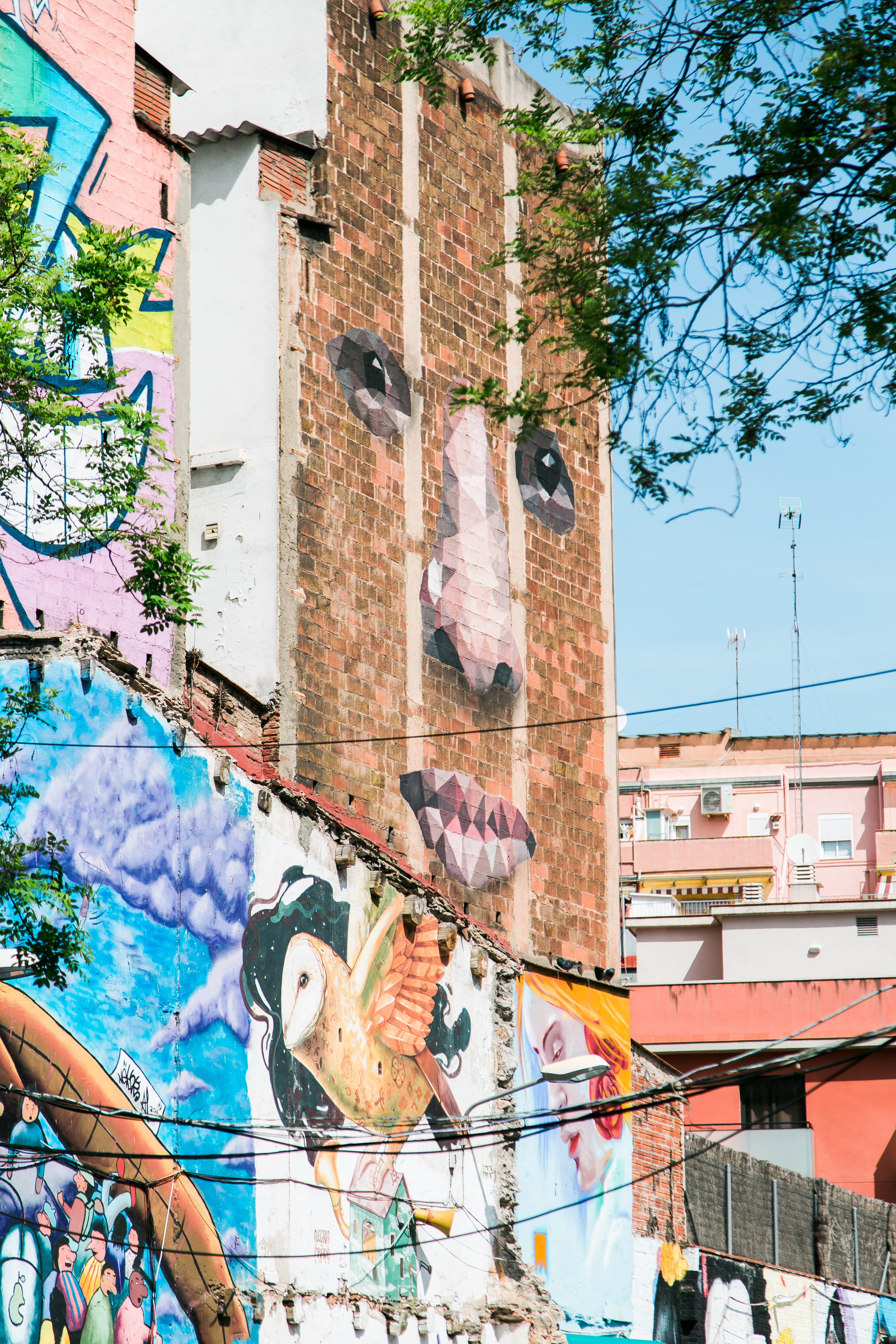 art and craft, road, mural, building, old, tourist, city, tree, canal, graffiti, 5K, multi colored, art, building exterior, residential district, creativity, Phone HD Wallpaper