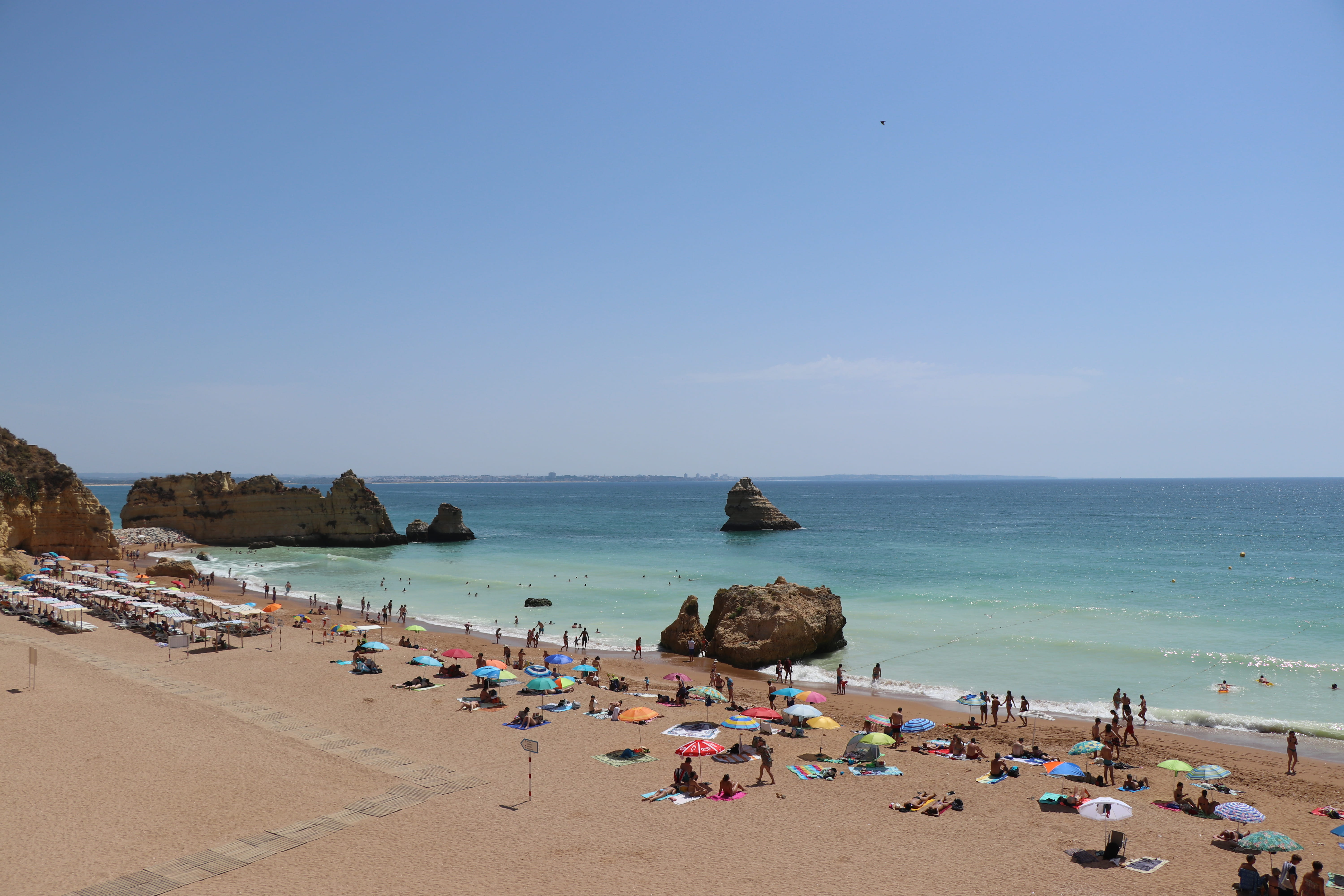 praia dona ana, vacations, real people, nature, lagos, group of people, beach, clear sky, large group of people, sky, beauty in nature, sea, land, scenics - nature, HD Wallpaper
