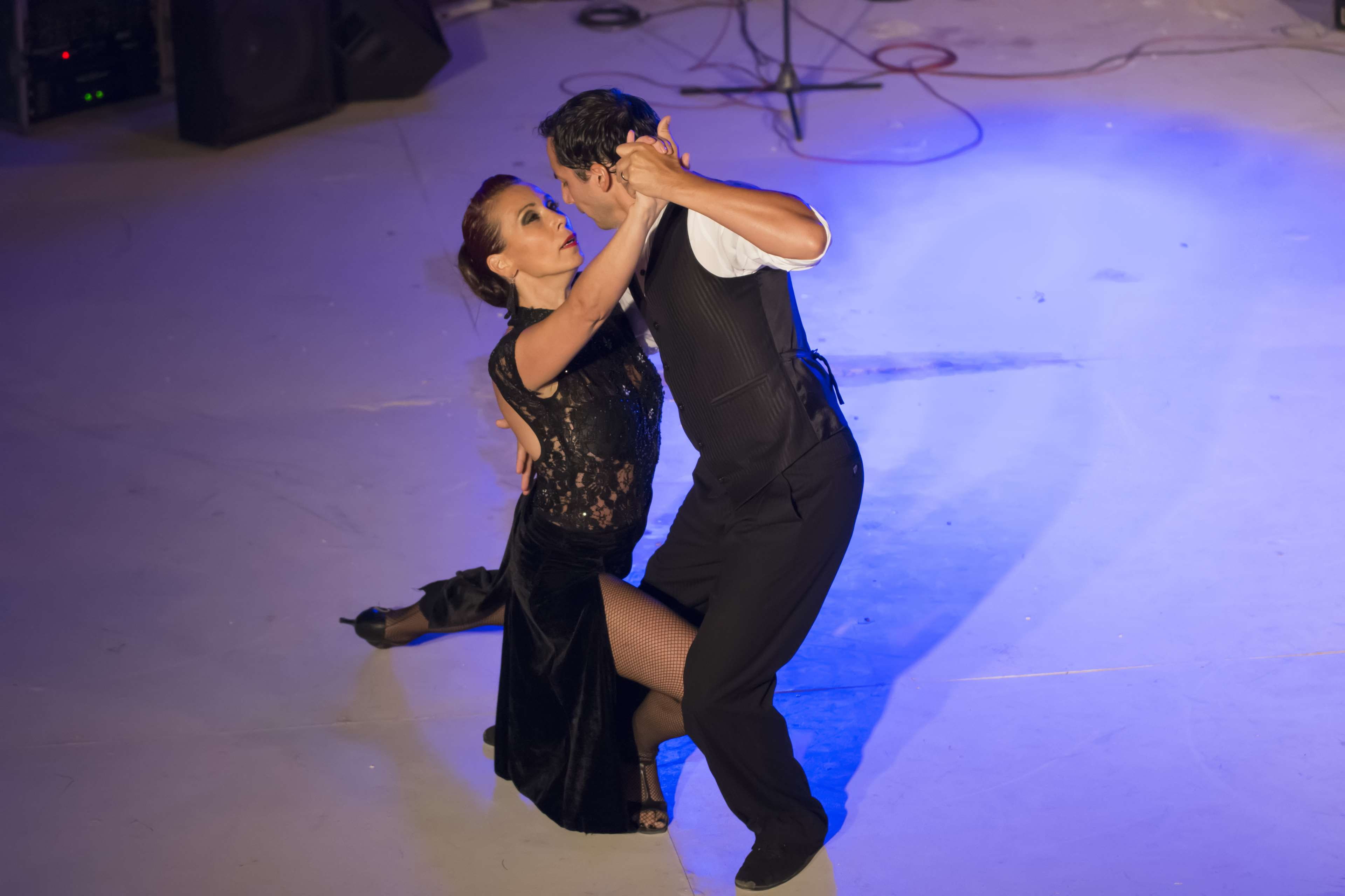 people, tango, emotion, man, love, dancing, lifestyles, heterosexual couple, adult, young men, men, full length, dancers, neuquen, nightlife, two people, HD Wallpaper