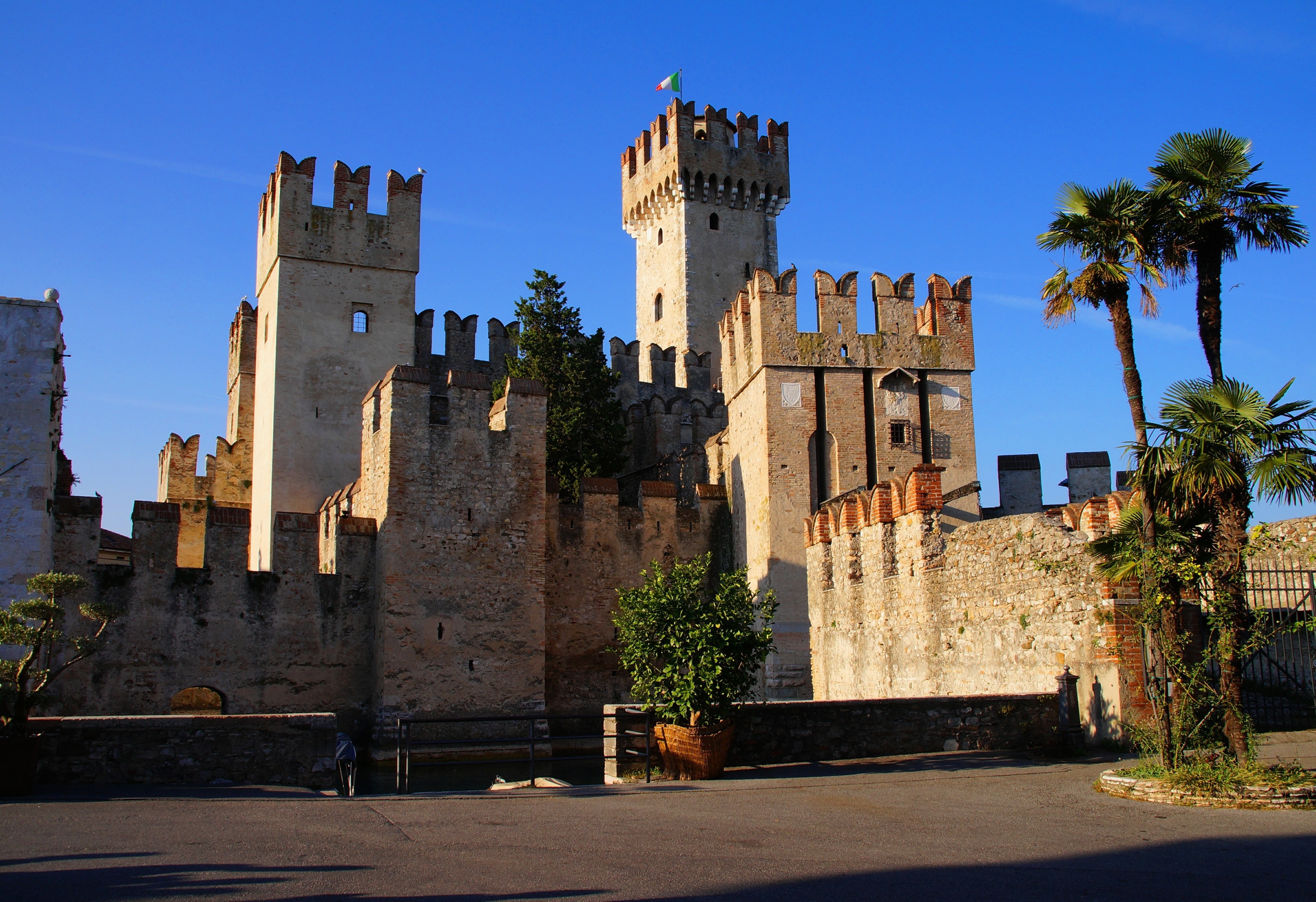 sirmione, skaligerburg, photography, history, sky, gothic style, city, tower, castle, architecture, tropical climate, old, the past, building exterior, HD Wallpaper