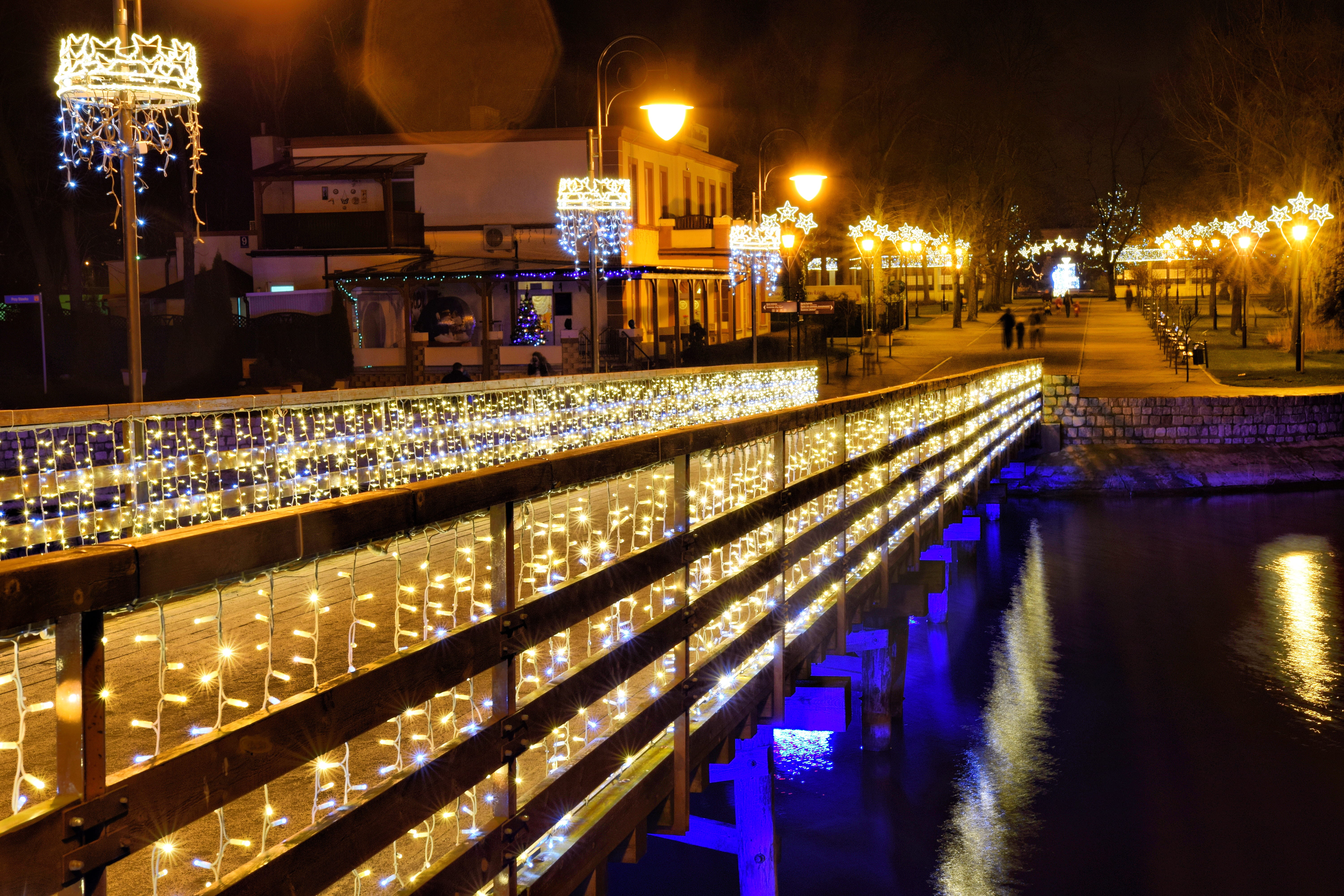 no people, glowing, christmas, dusk, lighting equipment, 5K, Brine, building exterior, neon, river, reflection, canal, night, street, light, built structure, HD Wallpaper