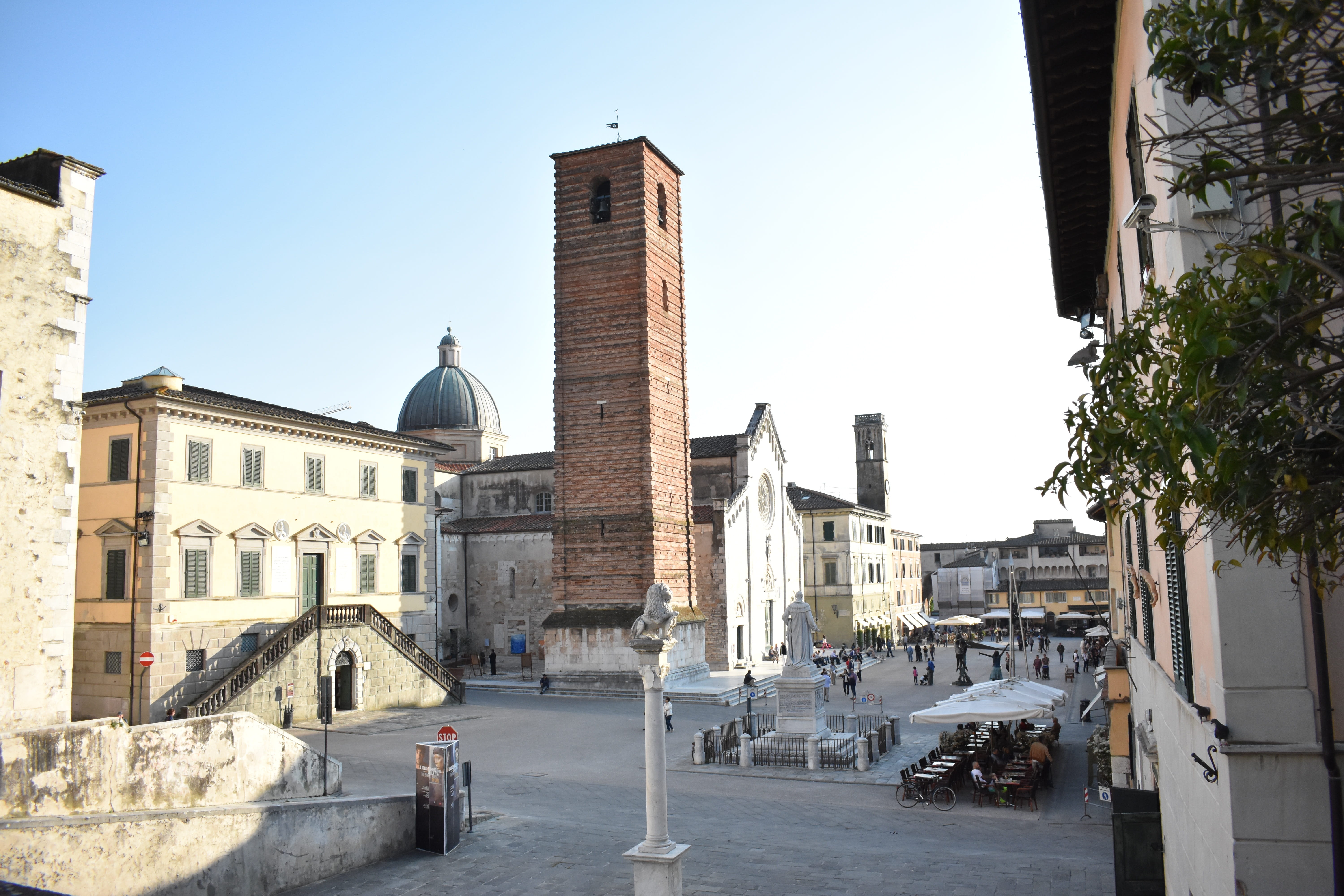 big city, incidental people, day, travel, dome, 5K, skyscraper, holiday, outdoors, pietrasanta, built structure, art, architecture, spirituality, city, HD Wallpaper
