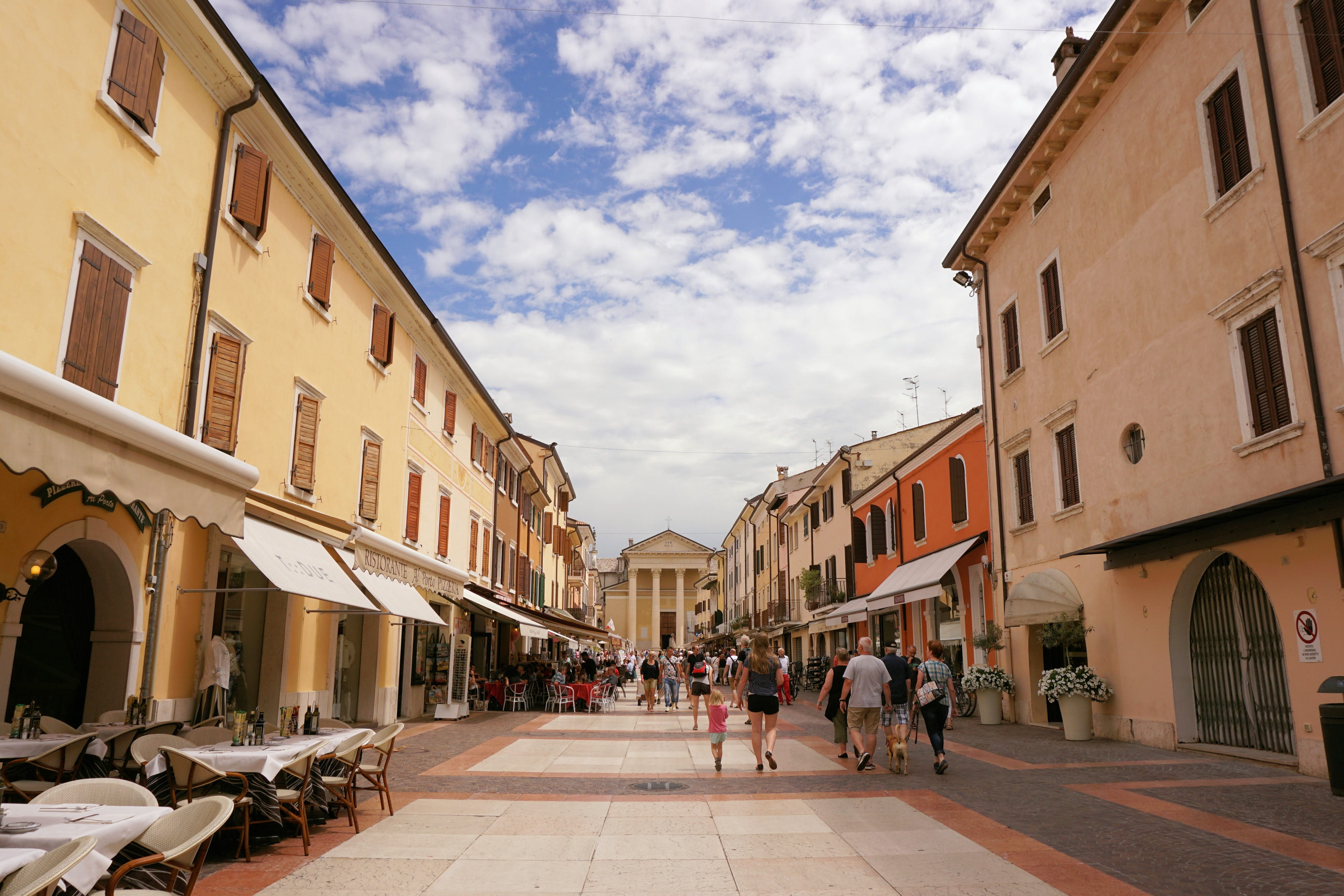 group of people, historic center, built structure, houses, direction, bardolino, building exterior, outdoors, nature, incidental people, building, 4K, HD Wallpaper