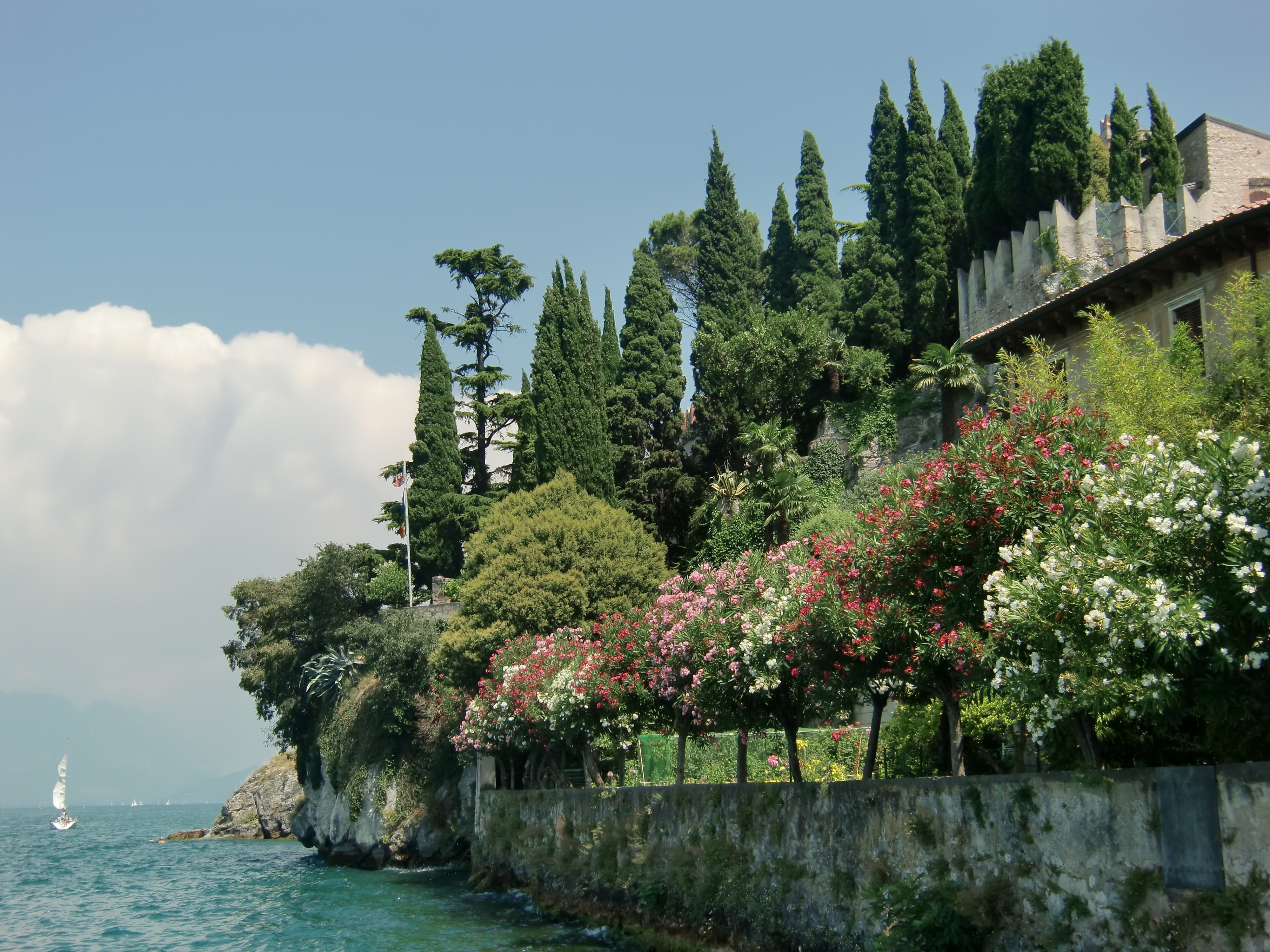 no people, green color, scenics - nature, growth, built structure, outdoors, bardolino, beauty in nature, sky, tranquility, holiday, sea, non-urban scene, HD Wallpaper