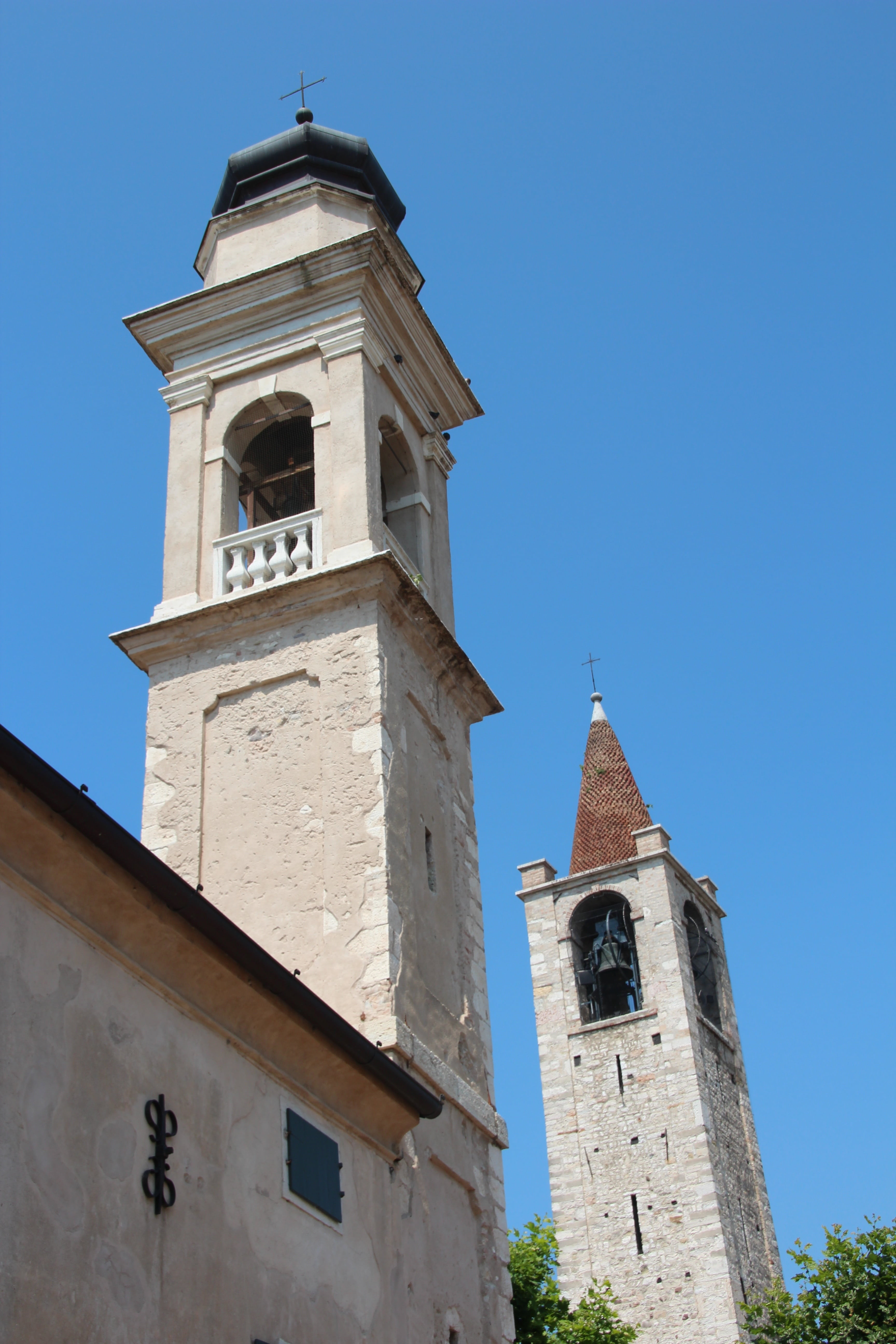 5K, time, no people, nature, blue, architecture, bardolino, bell tower - tower, spire, place of worship, clock, garda, built structure, building, belief, Phone HD Wallpaper