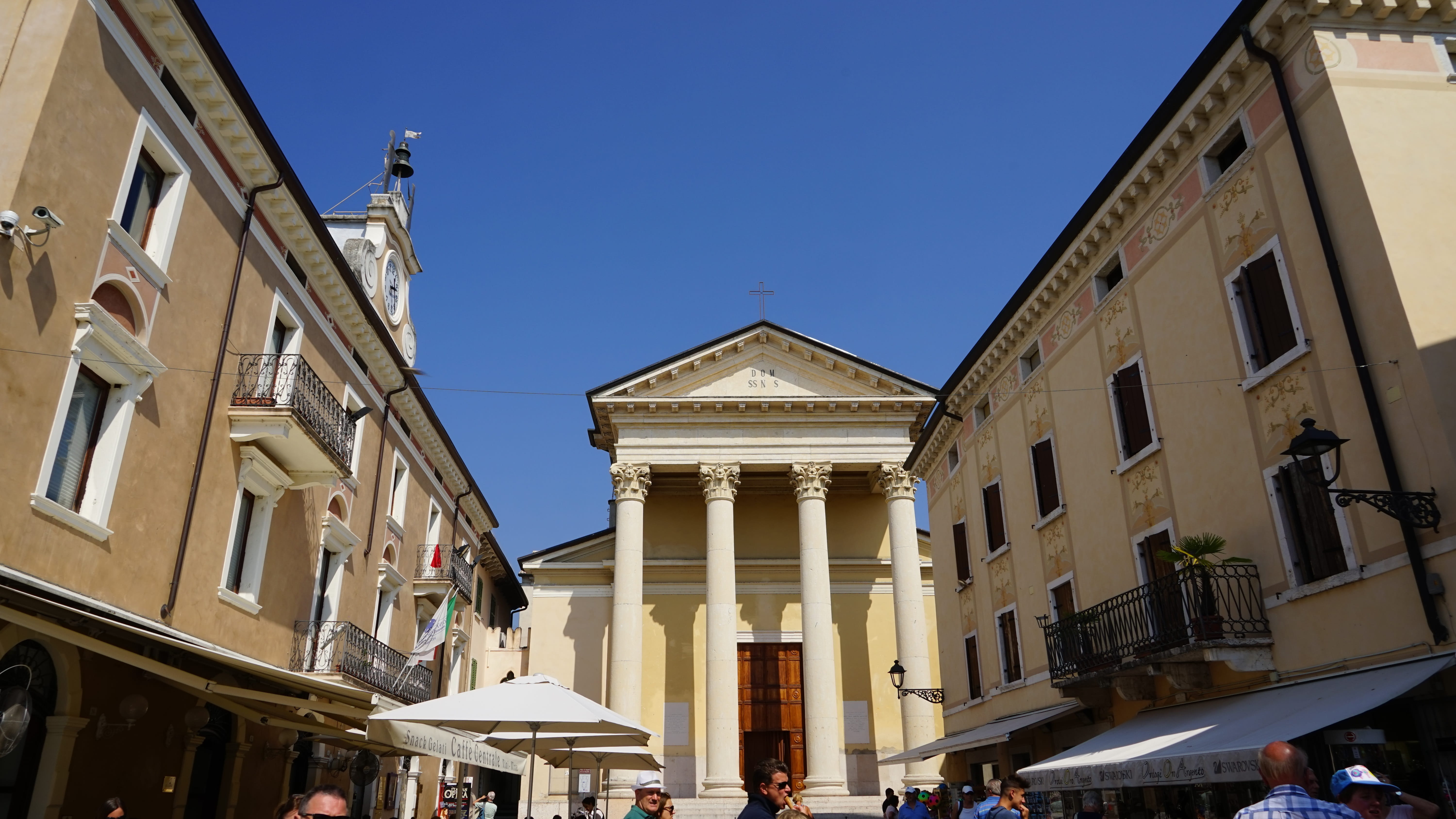 real people, window, building, Bardolino, lamp, blue, street, sky, nature, sunlight, day, building exterior, sunny, residential district, clear sky, group of people, HD Wallpaper