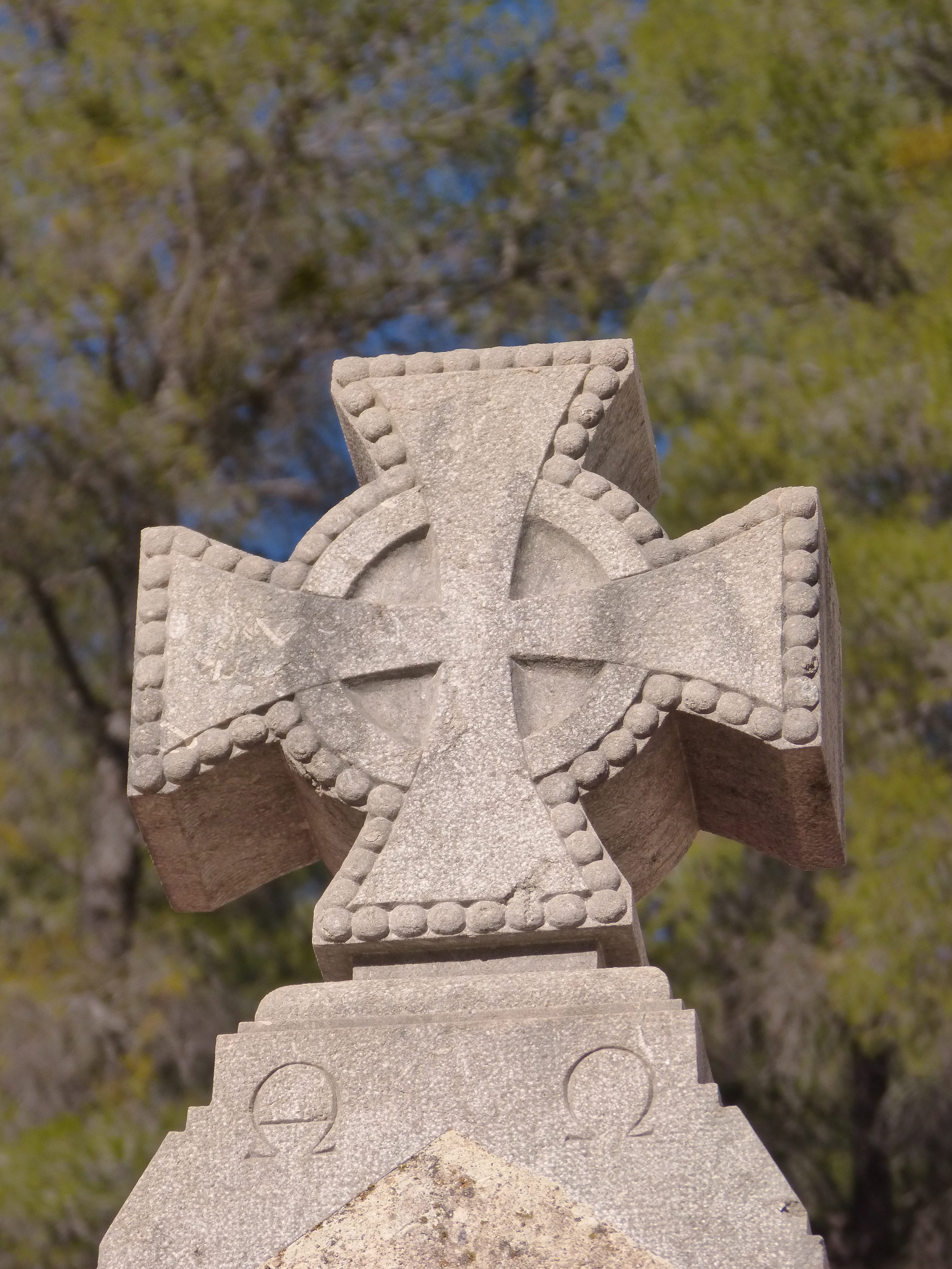 day, 4K, art and craft, angel, pantheon, belief, outdoors, omega, grave, cross, cruz, plant, focus on foreground, tree, solid, stone material, sculpture, Phone HD Wallpaper