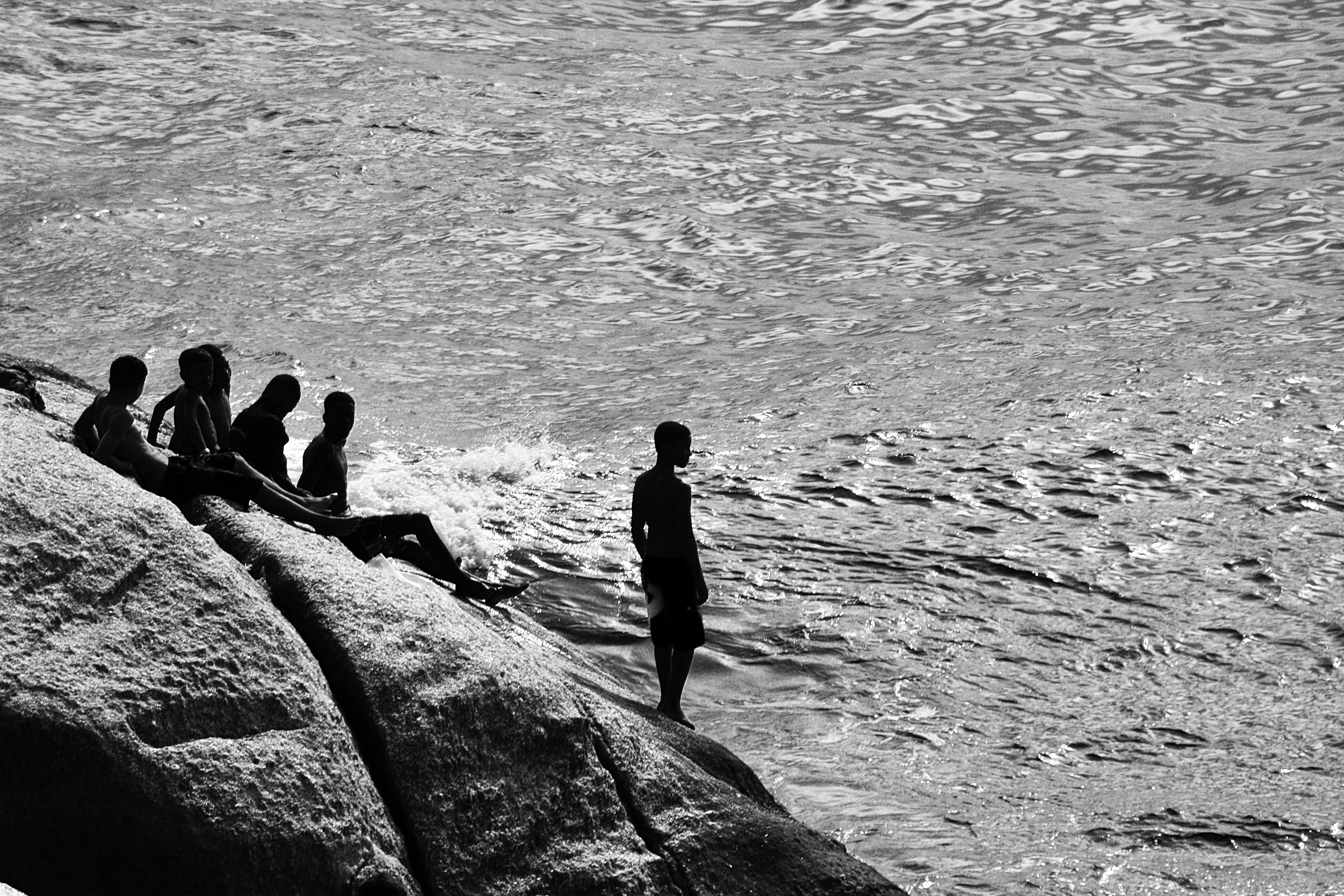 outdoors, high angle view, sea, people, real people, praia do arpoador, women, rock - object, water, motion, beauty in nature, day, solid, brasil, lifestyles, HD Wallpaper