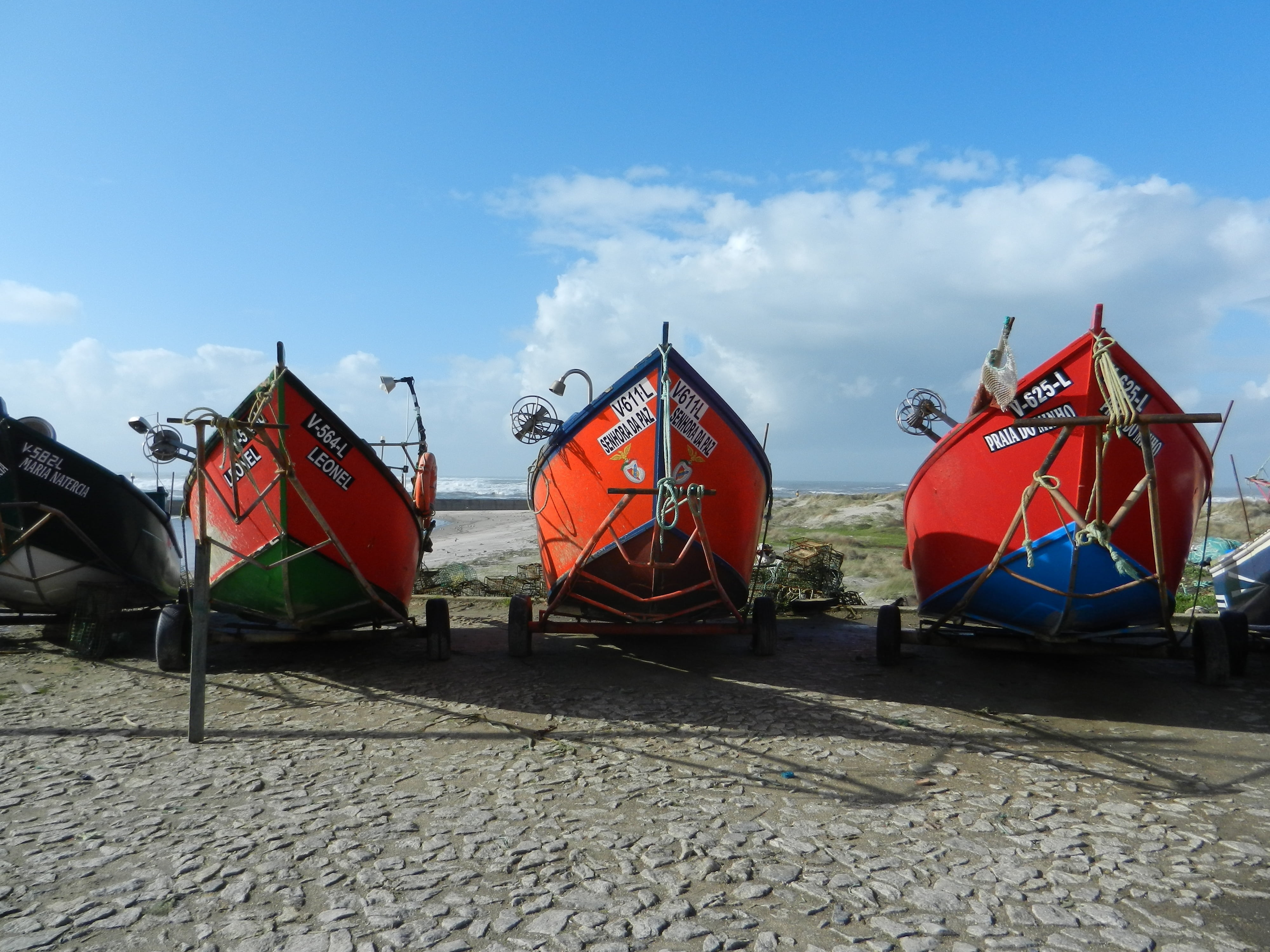 cloud - sky, day, nature, 4K, sunlight, sky, portugal, flag, water, boats, no people, mode of transportation, transportation, sand, beach, sea, red, castelo do neiva, HD Wallpaper
