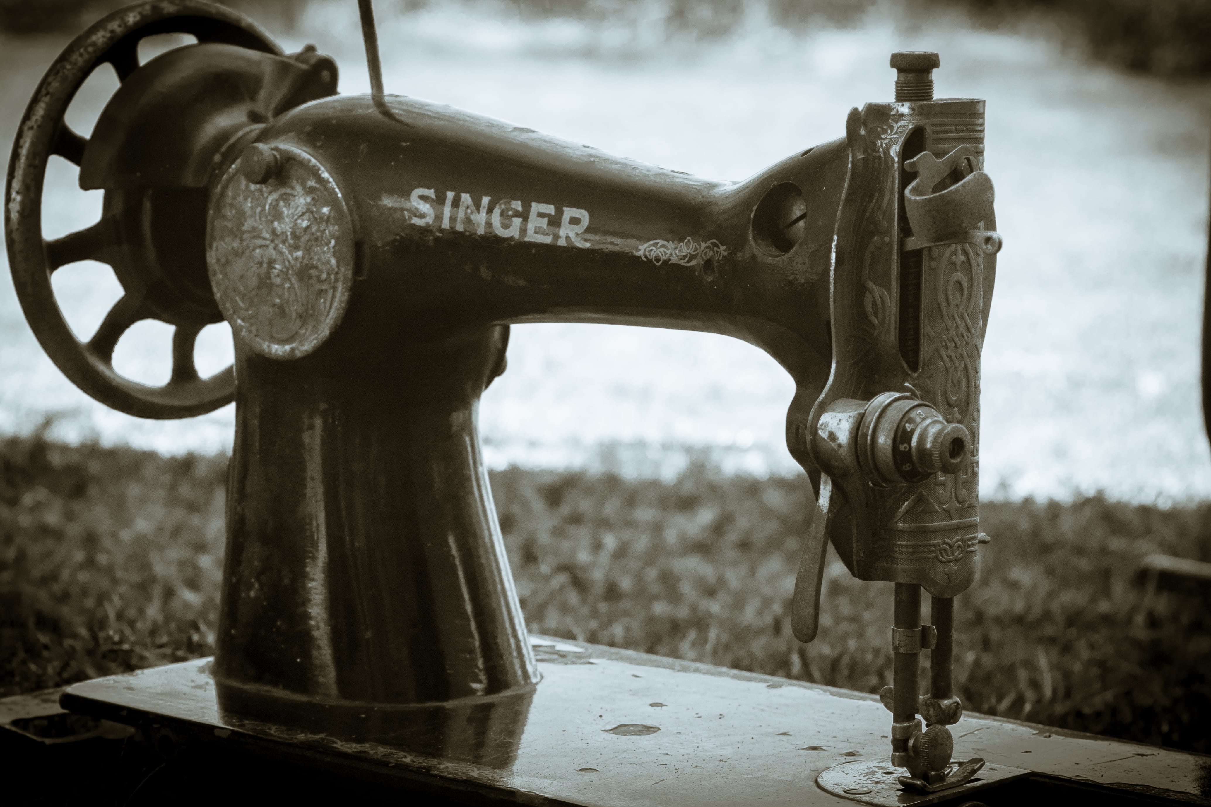 belo horizonte, day, costura, water, máquina, seam, 4K, text, metal, equipment, antique, close-up, old, nature, sewing machine, no people, máquina de costura, HD Wallpaper
