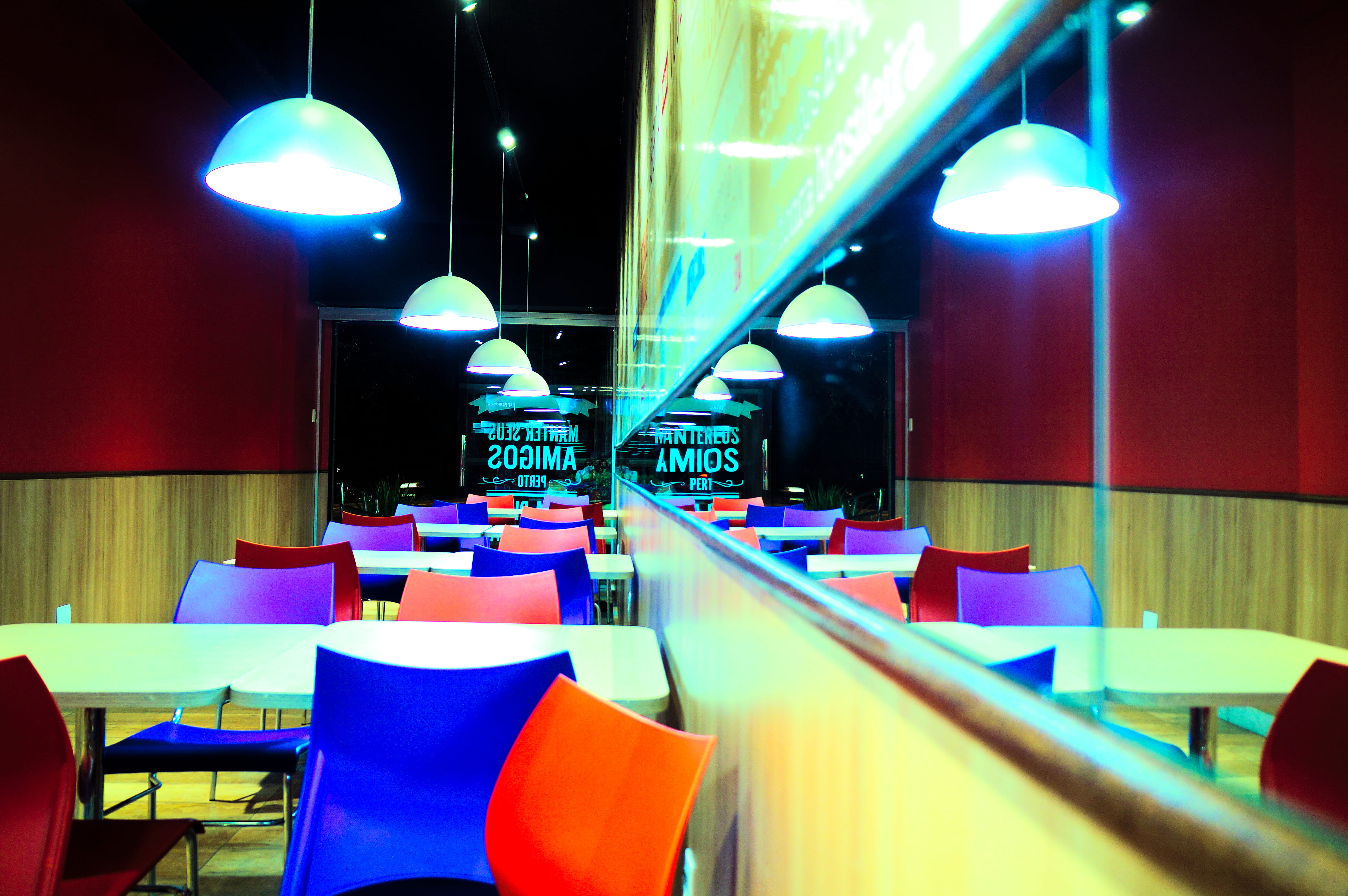 mirror, indoors, chair, light - natural phenomenon, light, 4K, seat, no people, in a row, electricity, lighting equipment, multi colored, restaurant, empty, HD Wallpaper