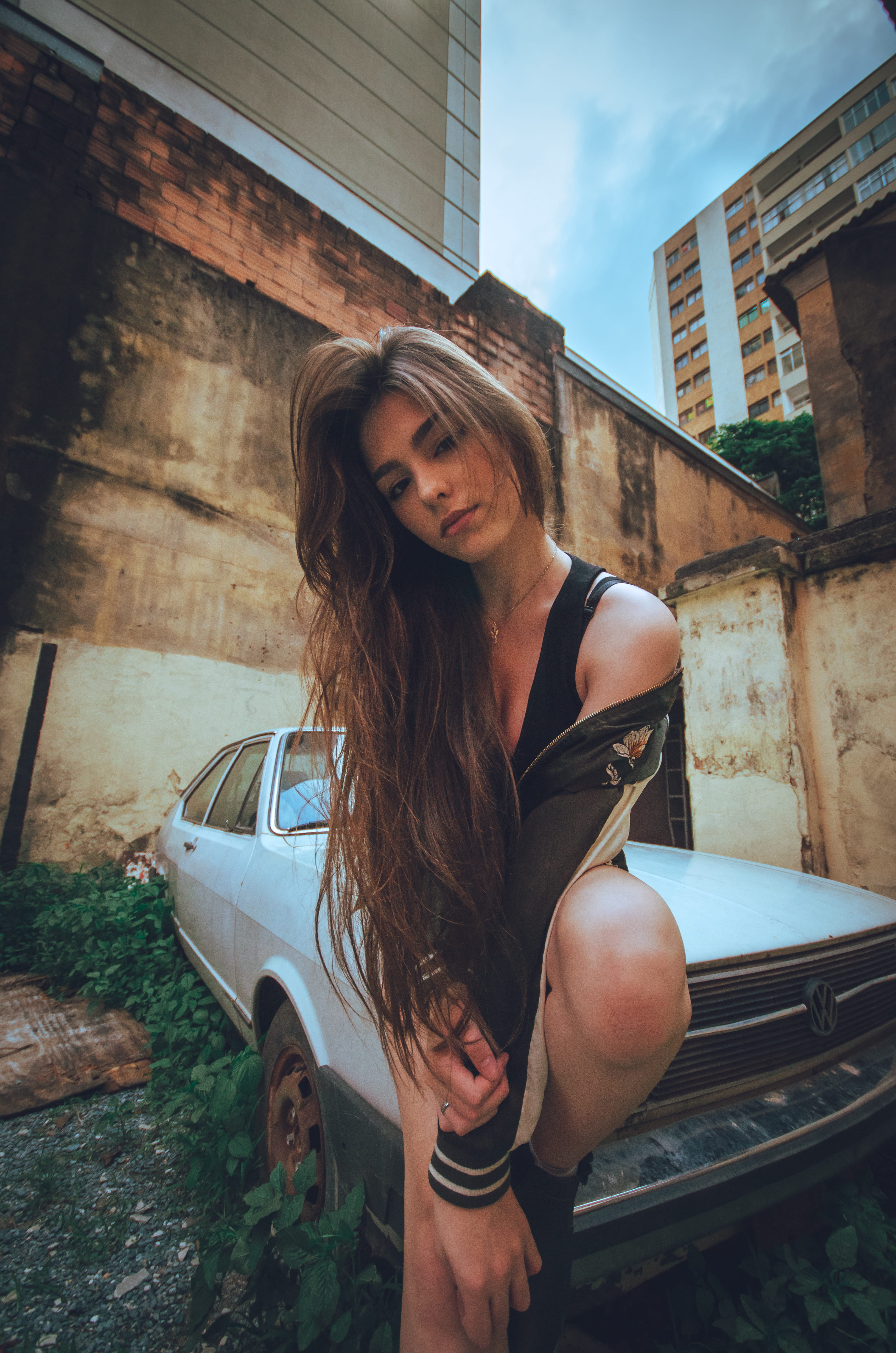 young women, brazil, day, beautiful woman, young adult, outdoors, contemplation, real people, nature, lifestyles, hairstyle, long hair, 4K, casual clothing, Phone HD Wallpaper