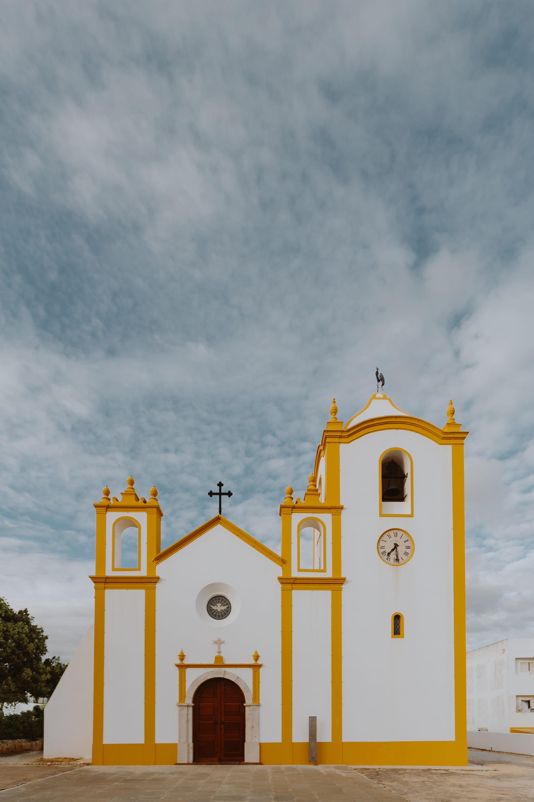 village, outdoors, cloud - sky, built structure, spirituality, portugal, sunny, arch, place of worship, lagos, algarve, summer, day, 2K, building, historic, Phone HD Wallpaper