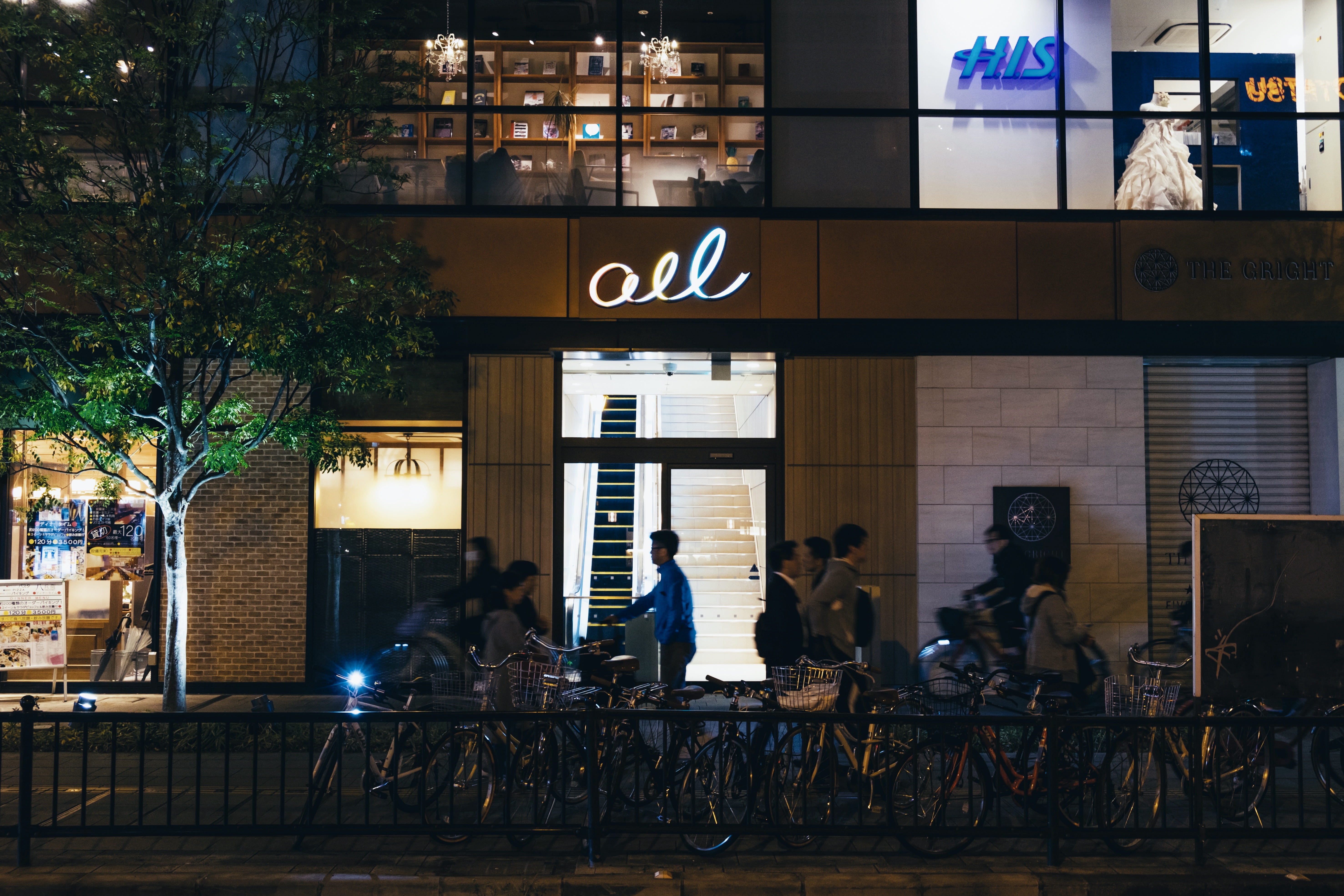communication, group, building exterior, cafeteria, built structure, human, campus, vehicle, city, window, men, bike, mountain bike, flooring, night, sport, HD Wallpaper