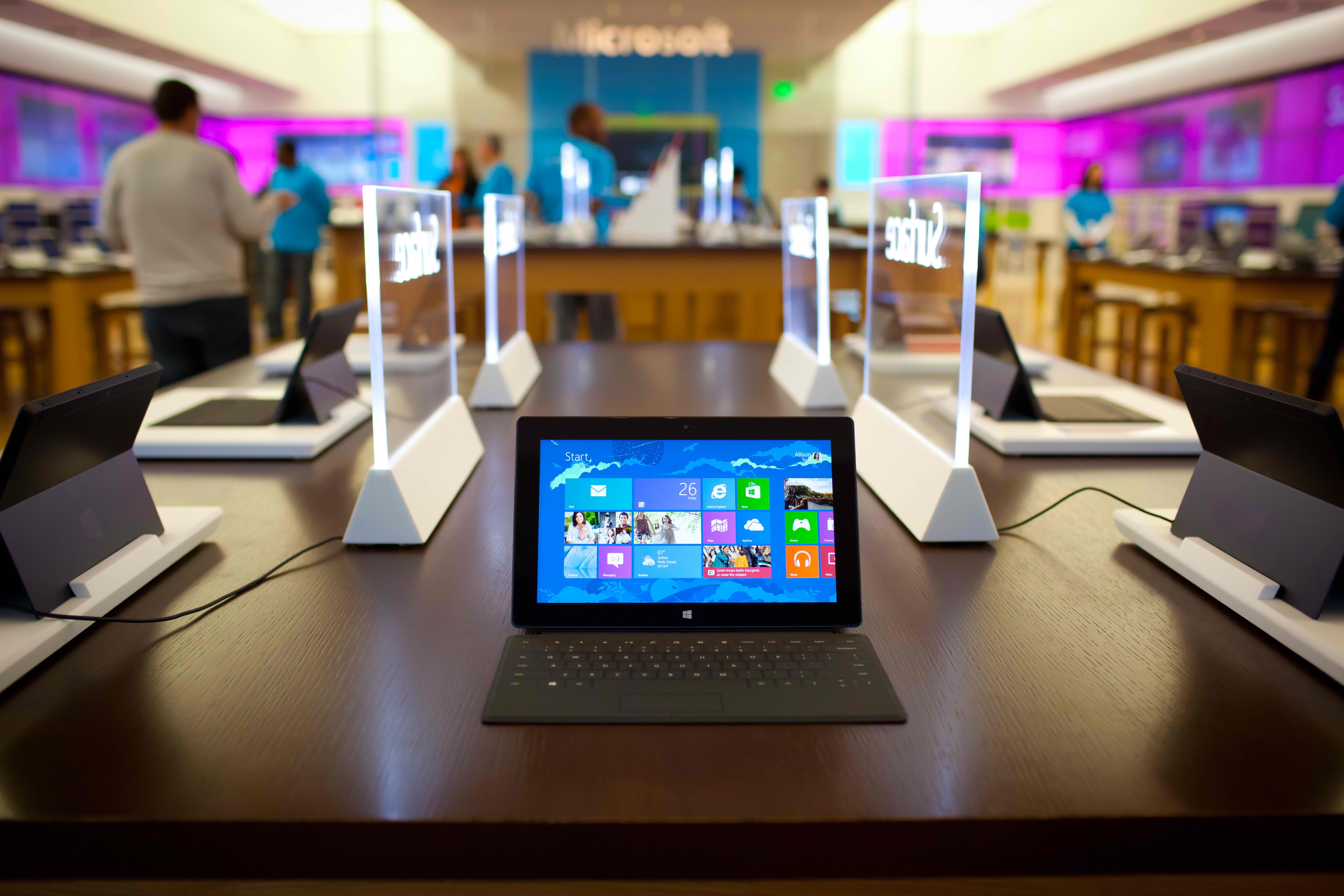 technology, device screen, illuminated, microsoft, connection, smart phone, windows 8, tablet, wireless technology, indoors, computer, people, computer network, HD Wallpaper