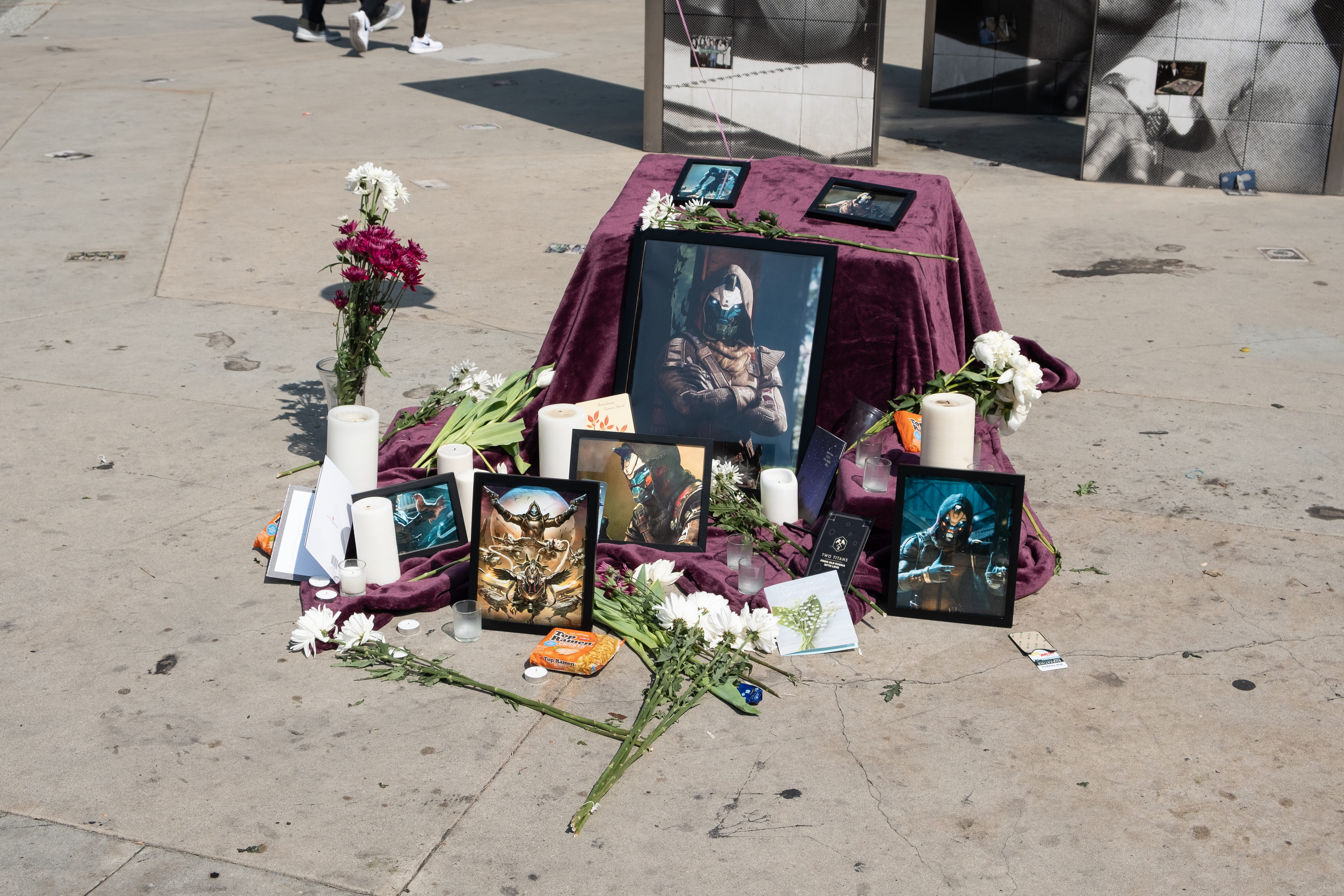 tabletop, male likeness, jar, architecture, choice, nature, black, variation, dead, vase, los angeles, plant, memorial, flora, video game, 5K, los angeles convention center, HD Wallpaper