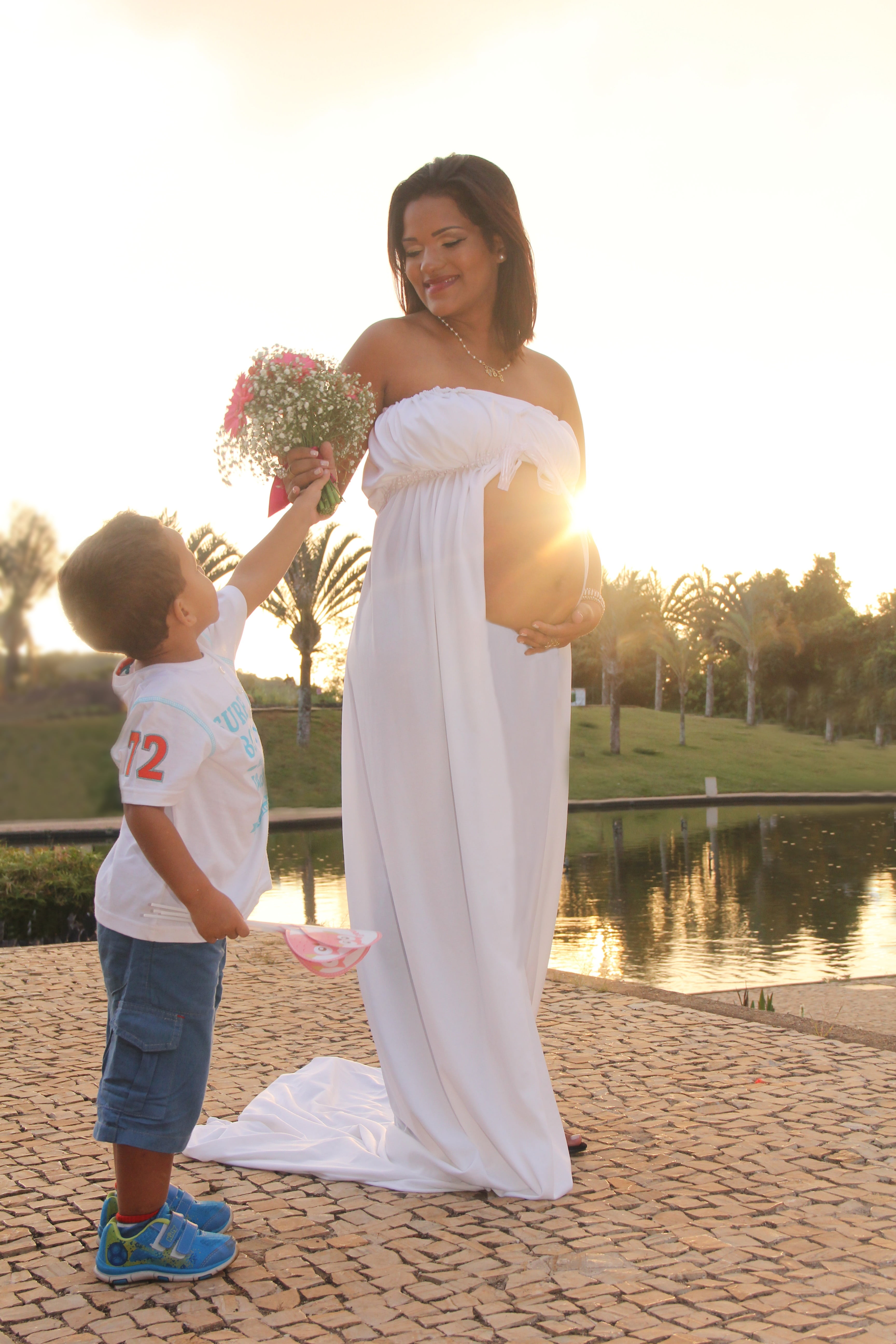 pregnant woman, emotion, white dress, young adult, females, 5K, togetherness, event, person, tender, real people, lifestyles, future mother, lady, wind, Phone HD Wallpaper