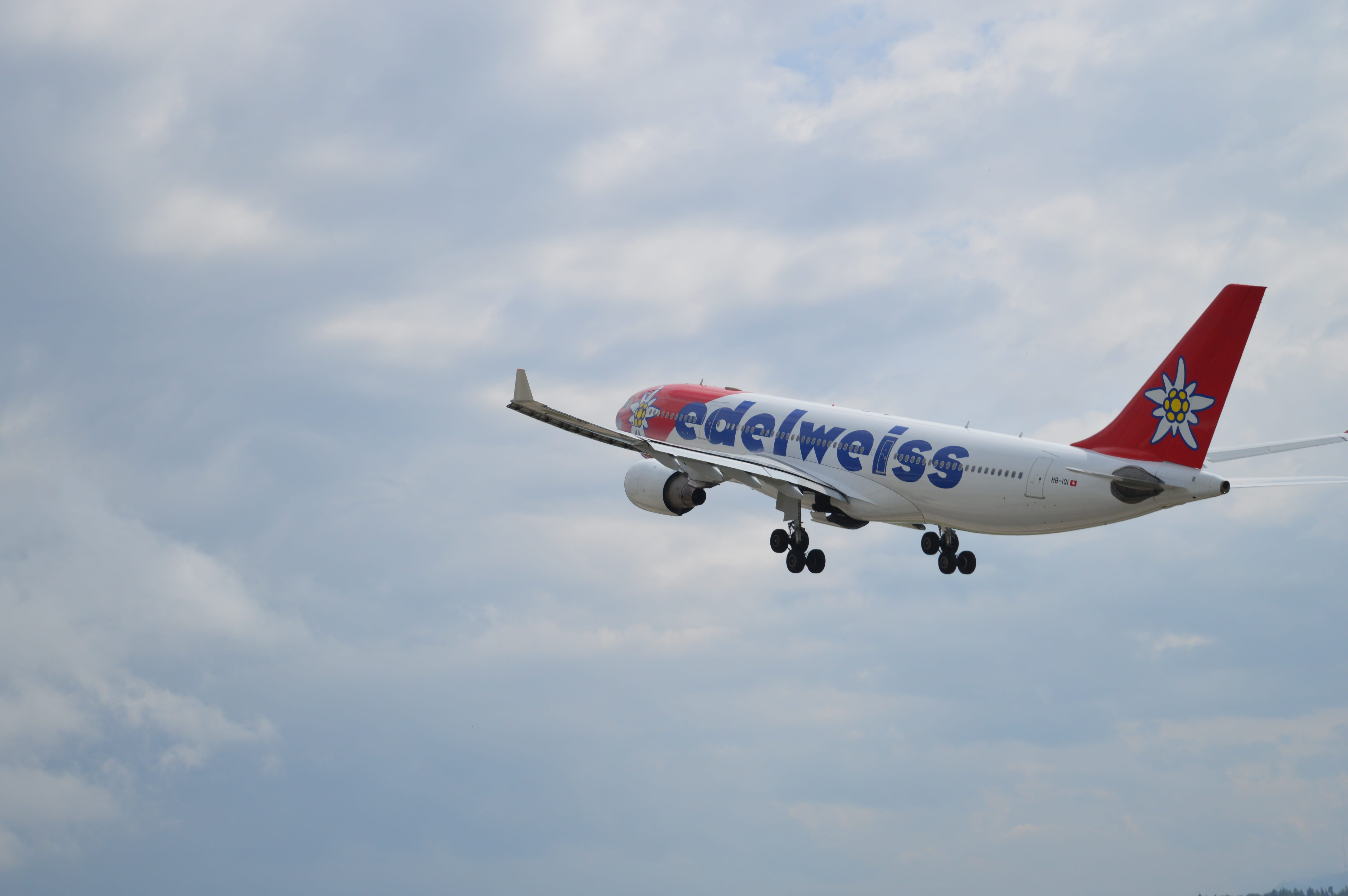 motion, side view, el prat, aerospace industry, outdoors, nature, Travel, Airbus, journey, cloud - sky, fly, mode of transportation, business, single object, HD Wallpaper