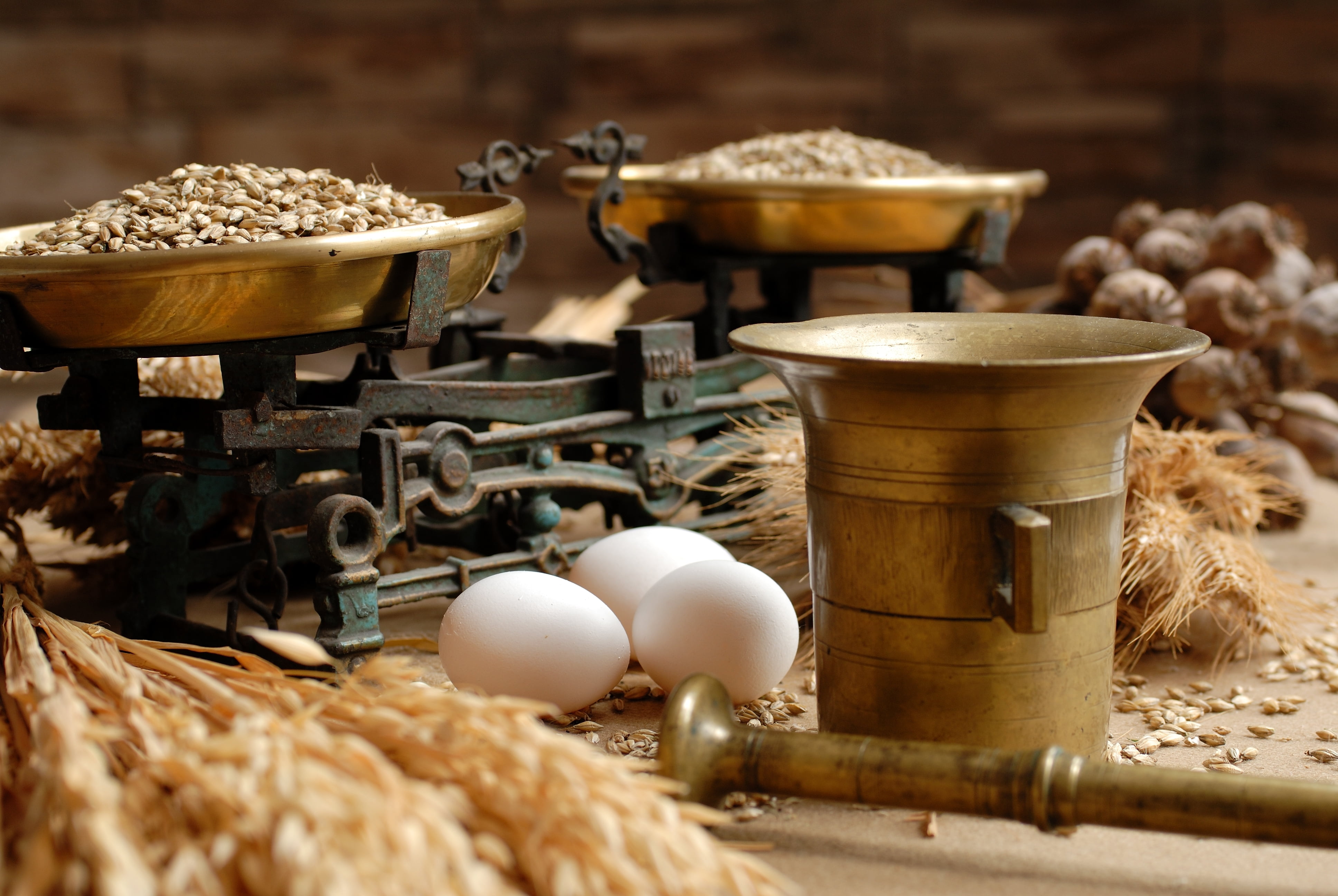 Libra, wood - material, abundance, still life, eggs, close-up, nature, metal, indoors, preparation, table, day, food, 4K, selective focus, large group of objects, HD Wallpaper