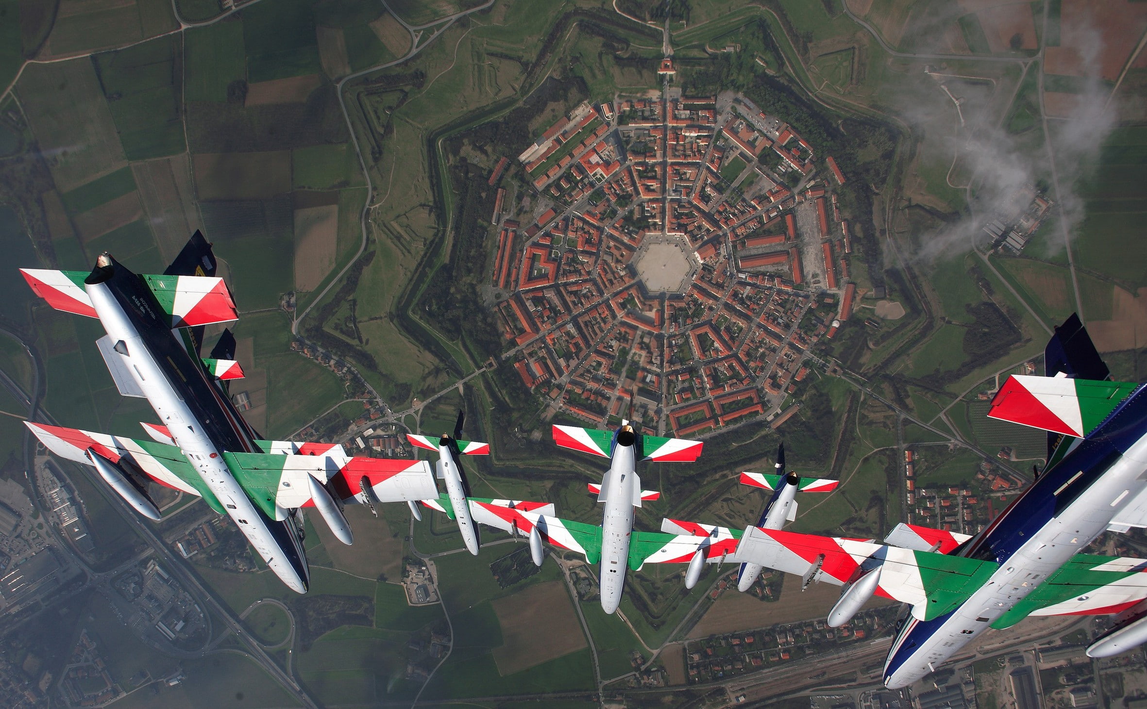 national icon, day, low angle view, travel destinations, flag, ceiling, italy landscape city house building palmanova air force frecce tricolori, outdoors, HD Wallpaper