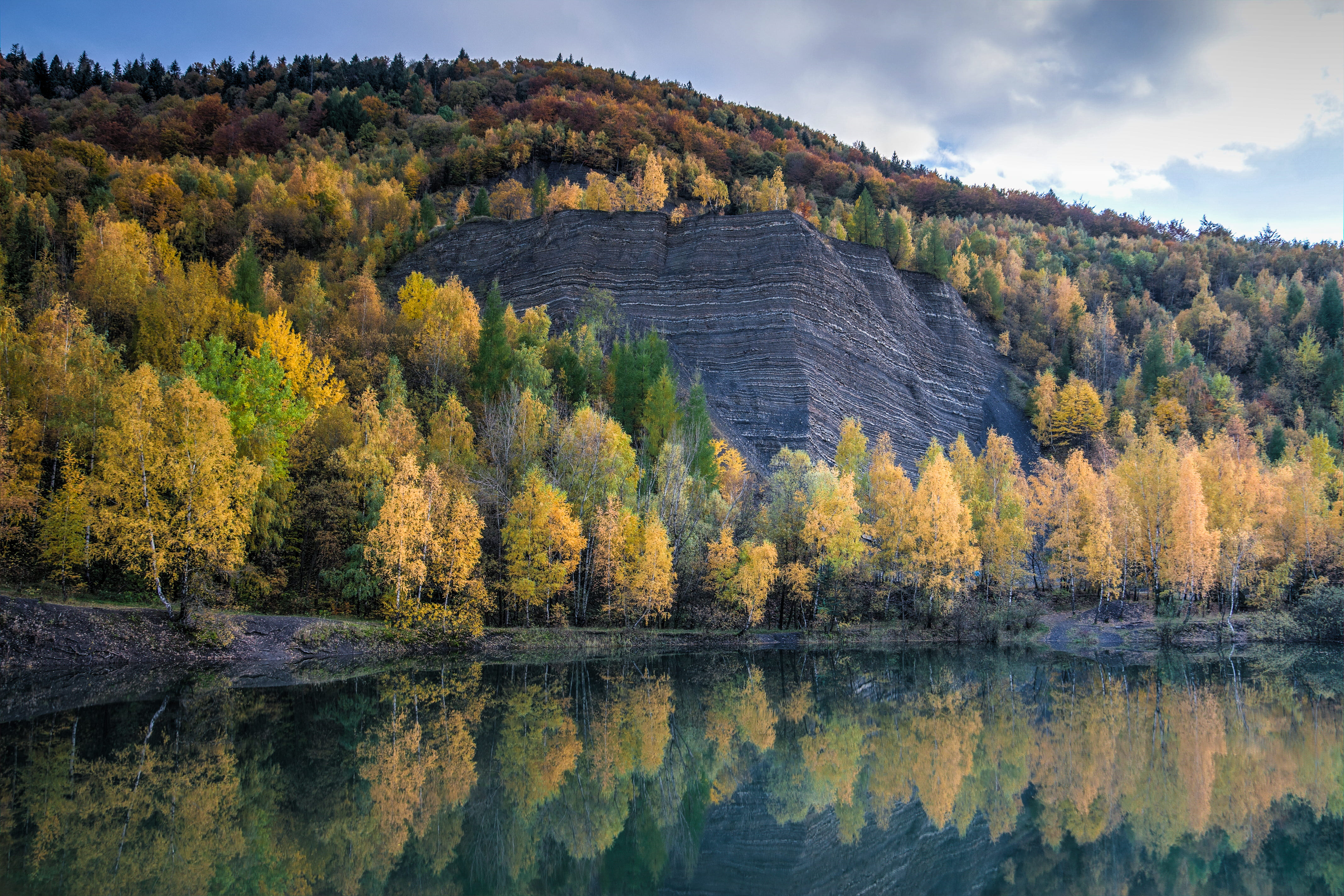 scenics, autumn, body, woodland, gray, plant, day, cloud - sky, surrounded, trees, mountain, body of water, fall, landscape, tres, near, outdoors, coated, HD Wallpaper