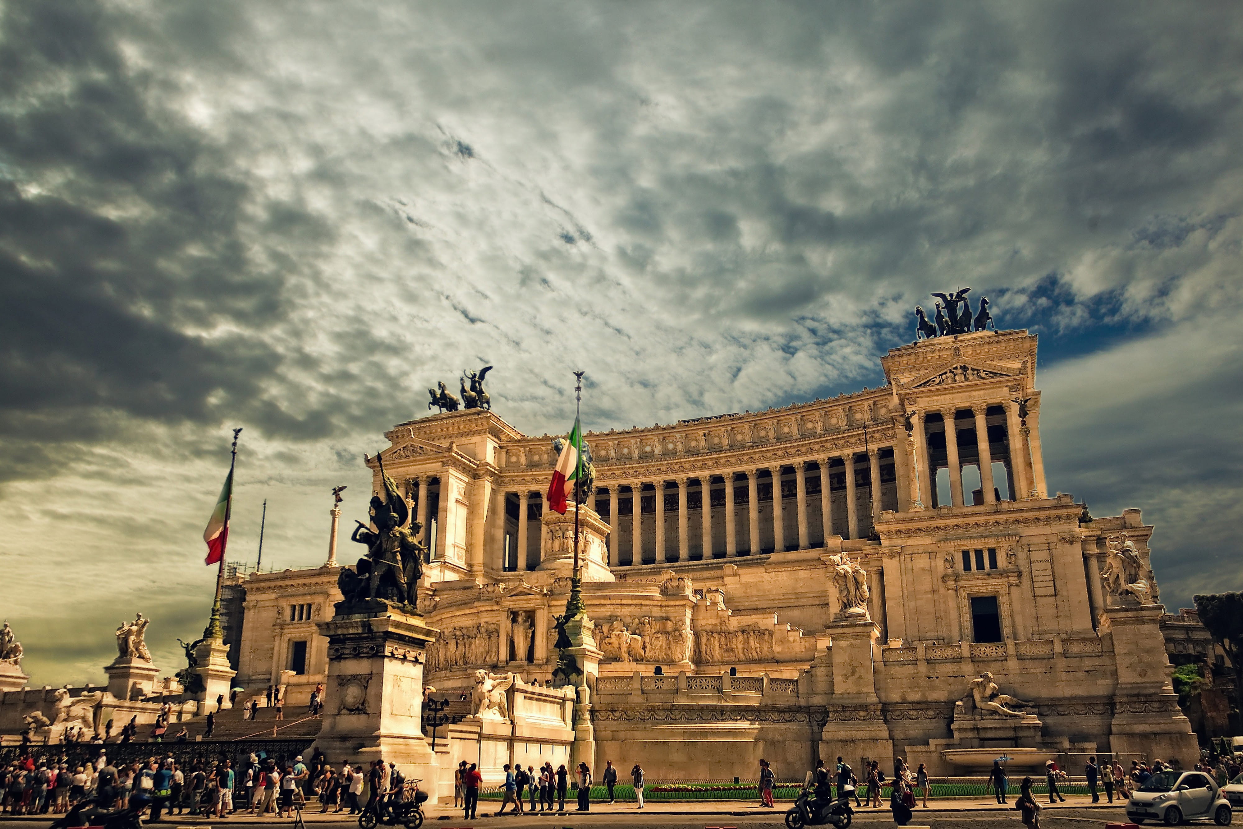 government, monument, incidental people, group of people, building exterior, large group of people, cloud - sky, flag, crowd, city and Urban, italy, city life, HD Wallpaper