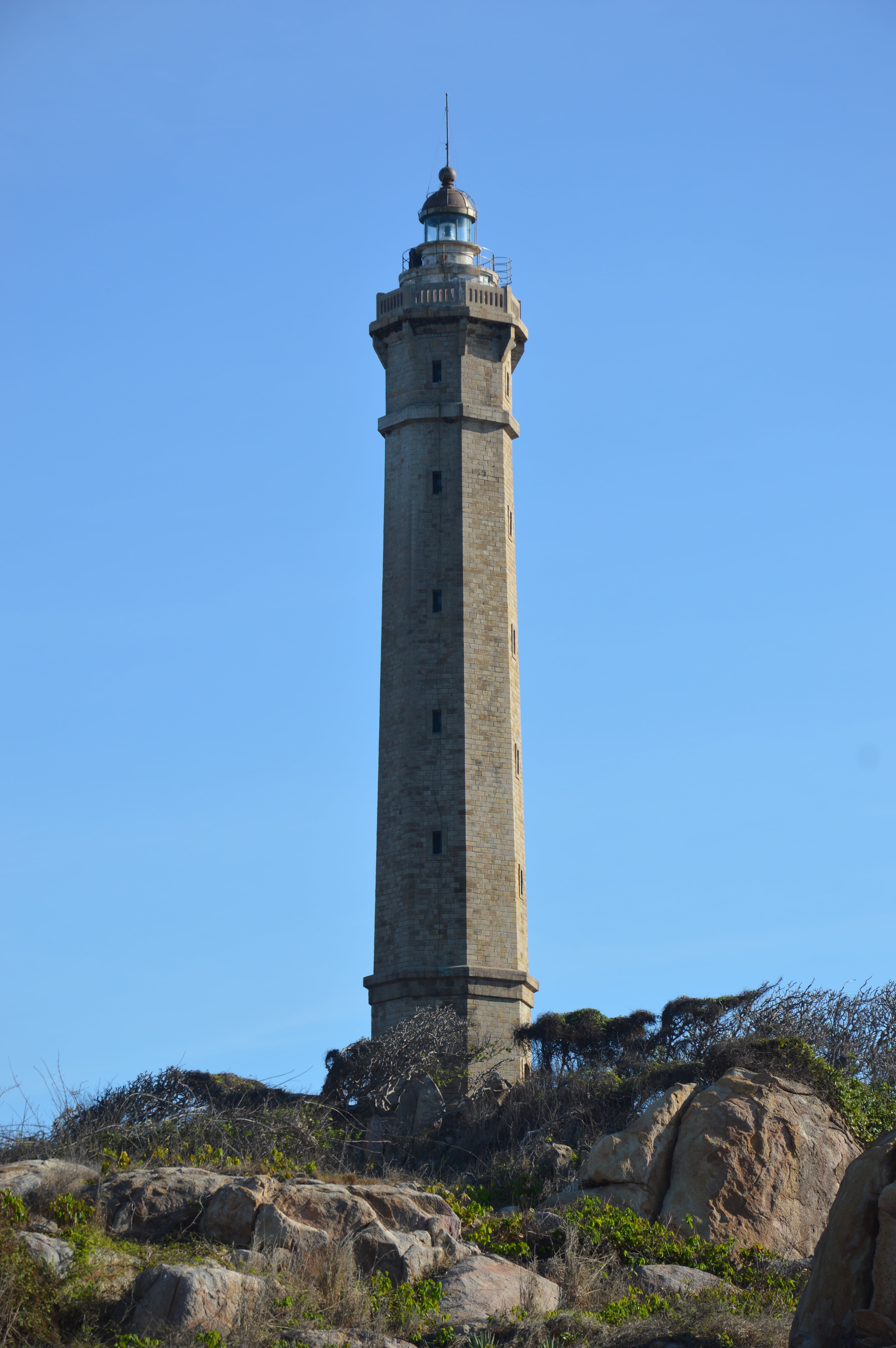 building, direction, low angle view, lighthouse, sky, nature, history, travel, tower, 5K, vietnam, phan thiet, built structure, travel destinations, clear sky, Phone HD Wallpaper